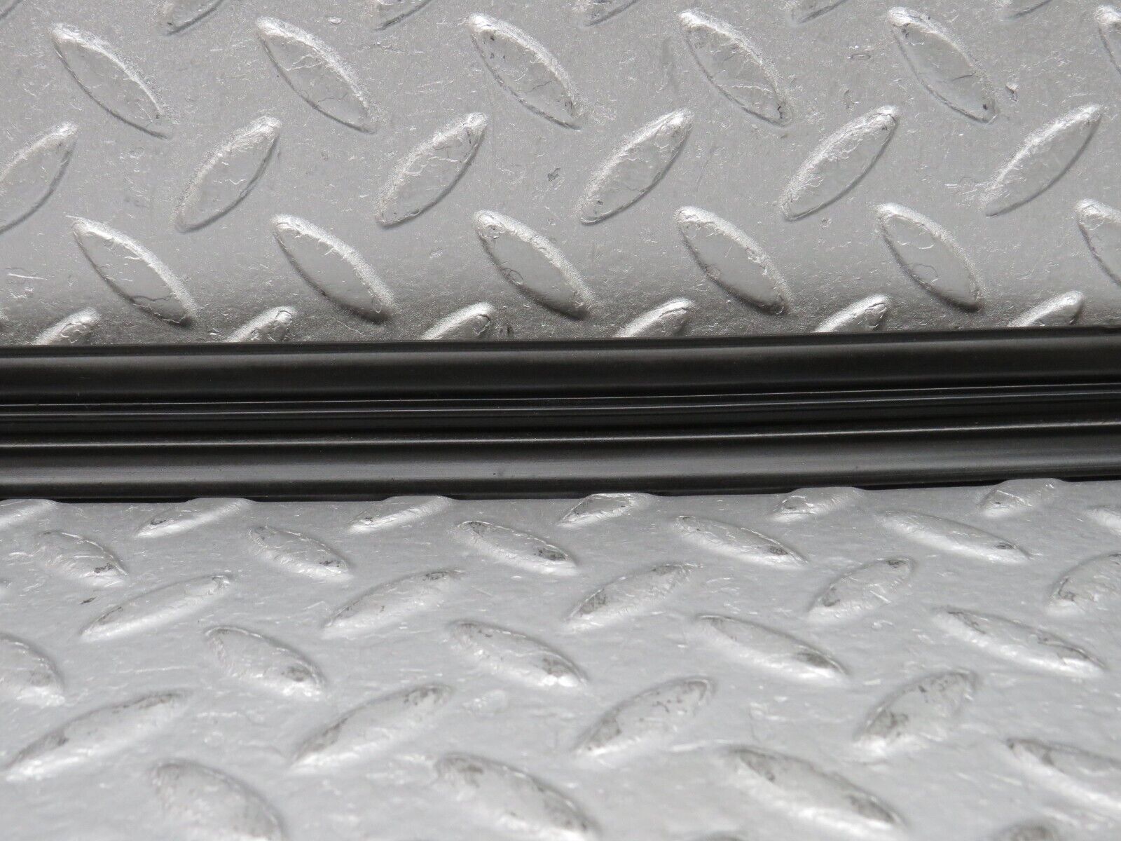 38606 Mercedes-Benz R129 280SL Coupe Front Windscreen Rubber Seal