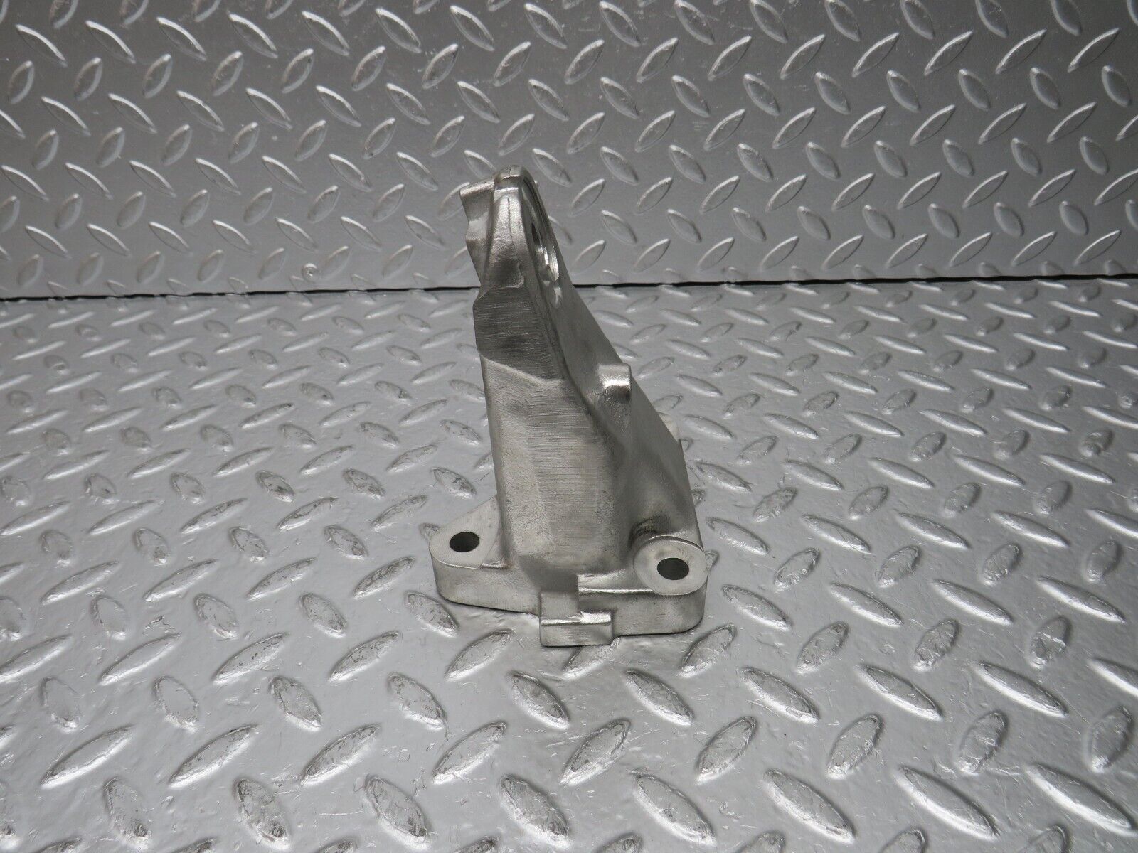 30547 Mercedes-Benz W124 230E Engine Mount Bracket Right Side 1022236204