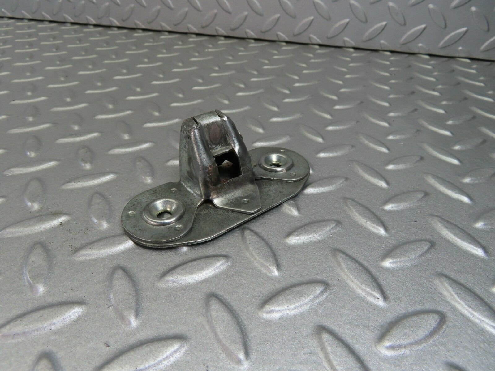 7889 Mercedes-Benz W115 220D Trunk Lock Latch