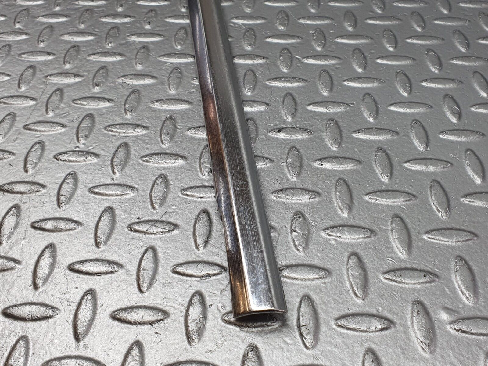 41189 Mercedes-Benz W126 300SE Front Right Door Chrome Moulding Trim