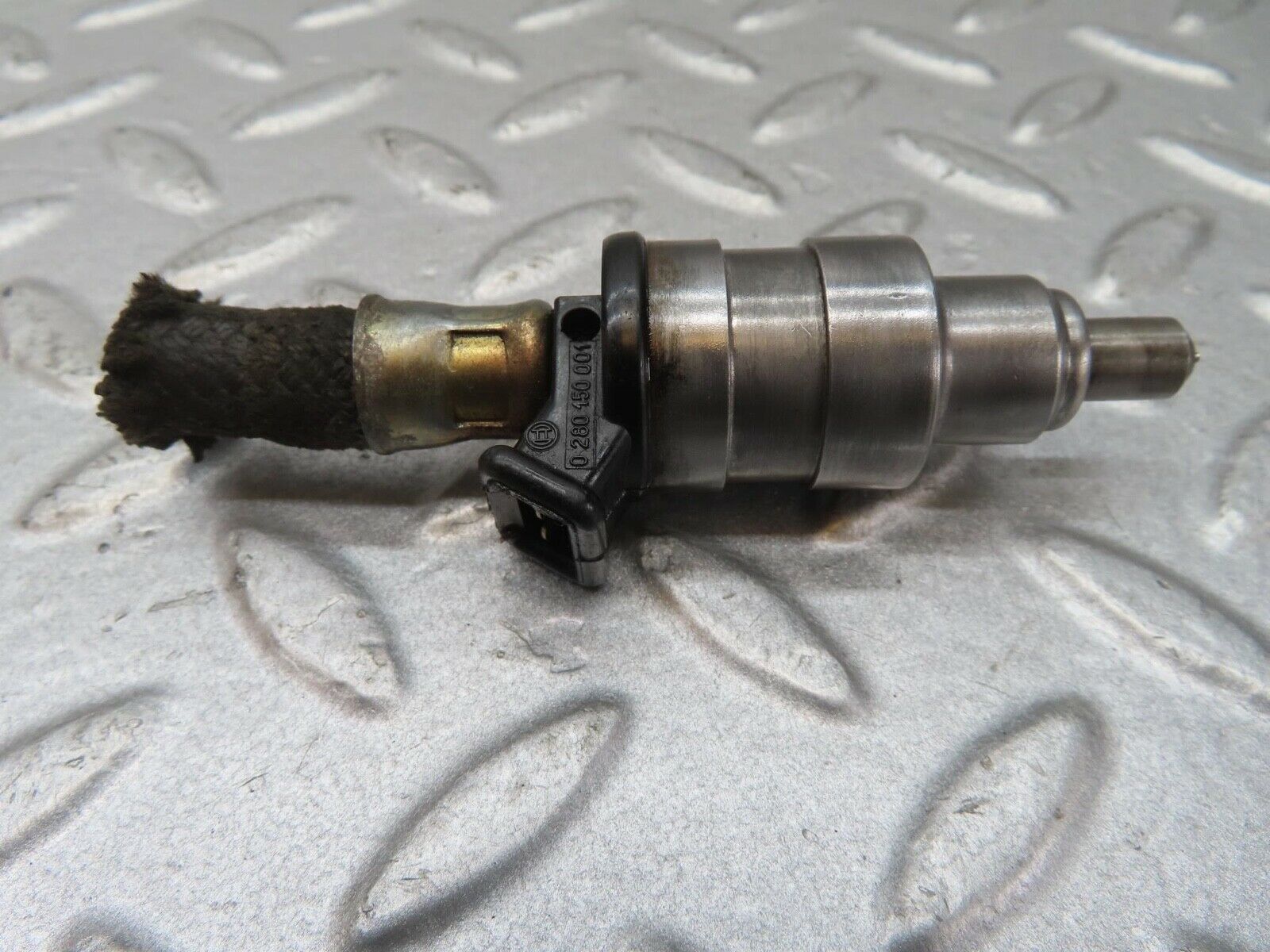 13339 Mercedes-Benz W116 350SE Fuel Injector Bosch 0280150001
