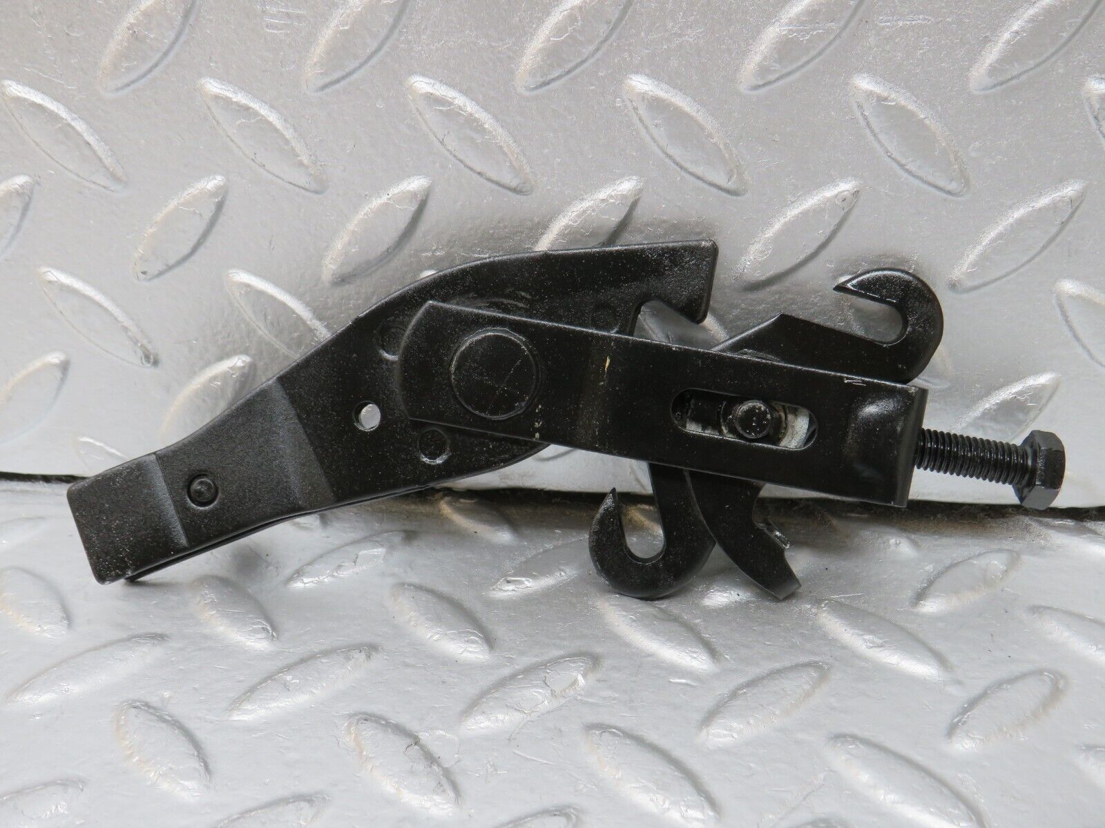 34677 Mercedes-Benz W124 260E Handbrake Adjusting Handbrake Regulator