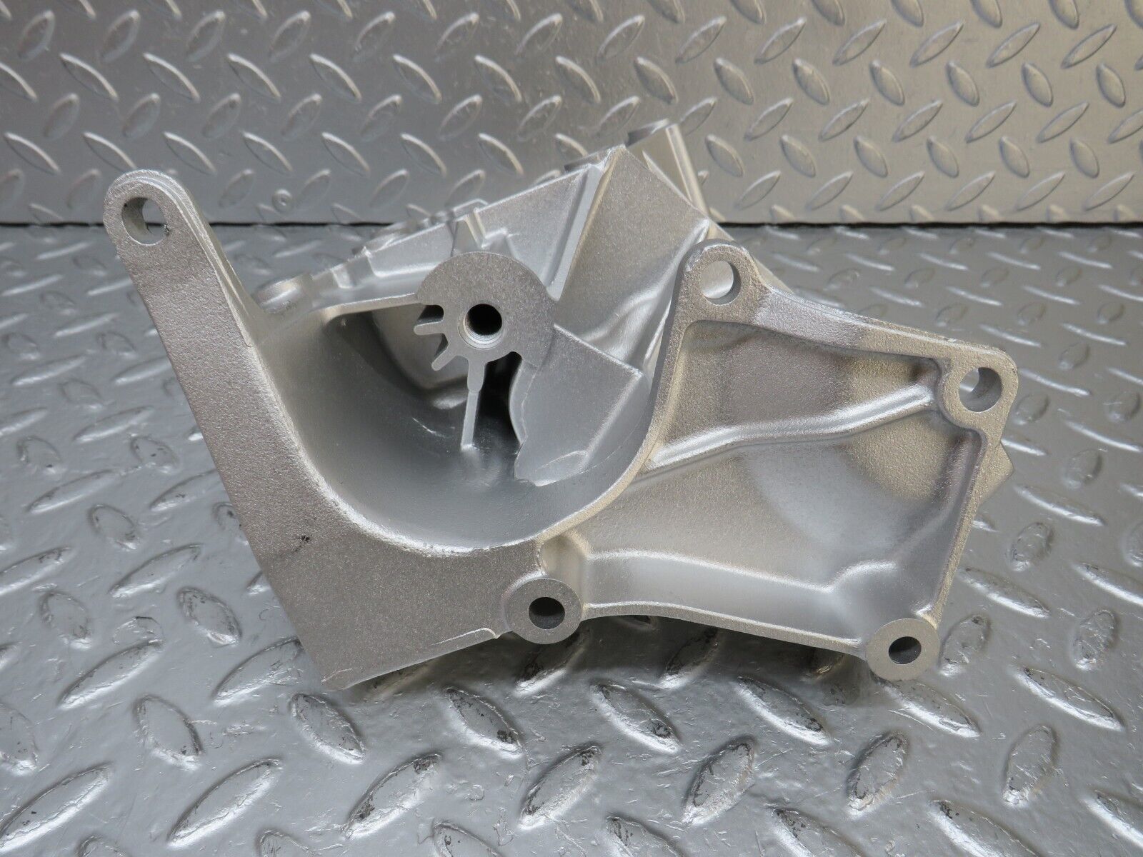 33791 Mercedes-Benz W201 190E 2.0L Power Steering Pump Bracket 1022361030