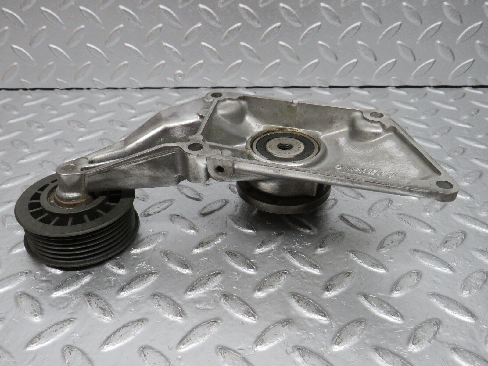 32626 Mercedes-Benz S124 300TE Engine Cooling Fan Clutch Bracket 1032050805