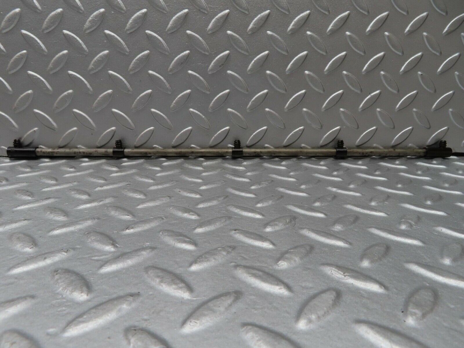 16557 Mercedes-Benz C107 350SLC Coupe Camshaft Oil Tube