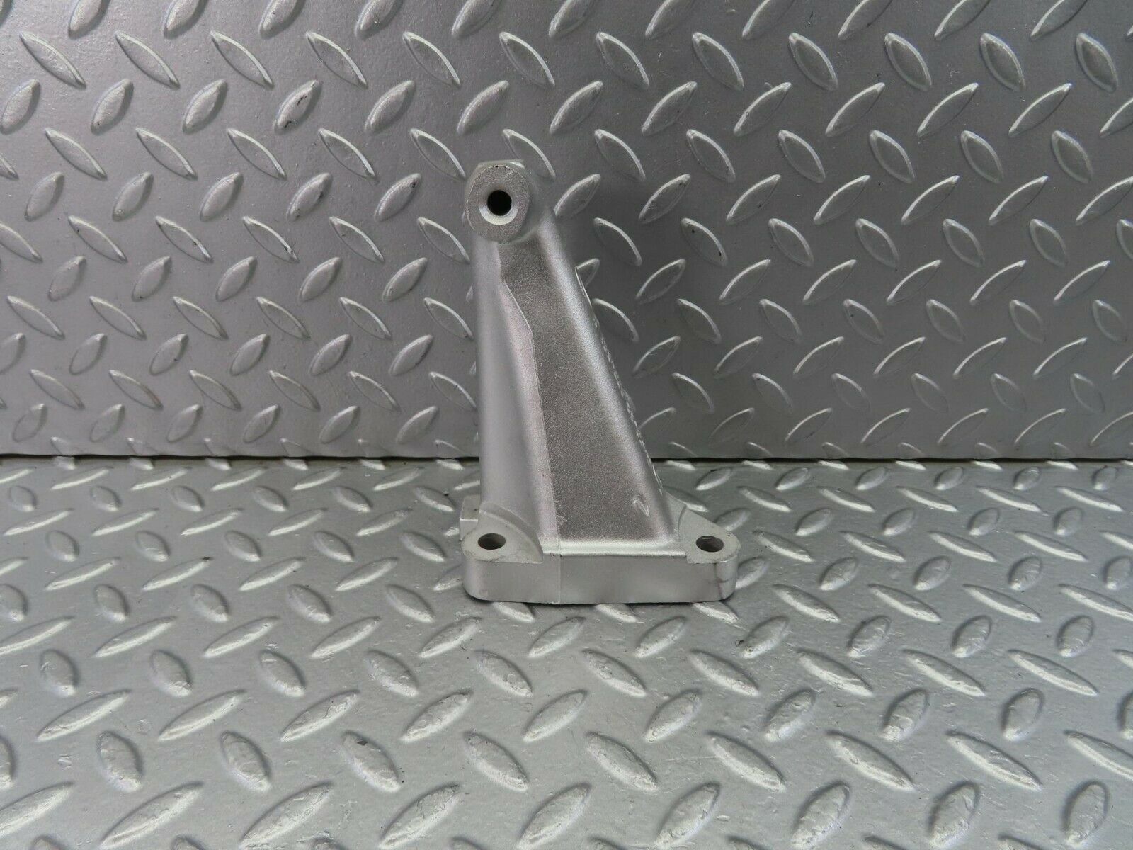 10572 Mercedes-Benz C123 230CE Coupe Engine Mount Bracket Right 1022230304