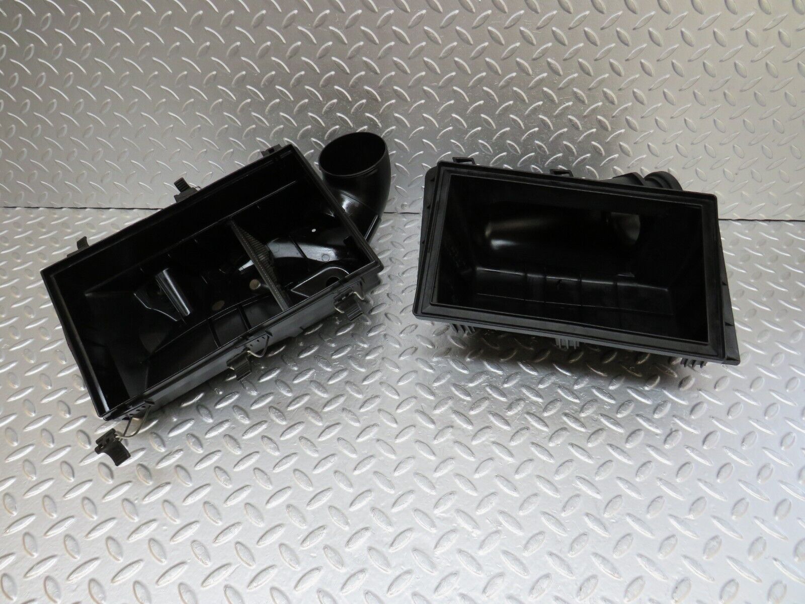 34735 Mercedes-Benz W210 320E Air Filter Box Housing 1120900801