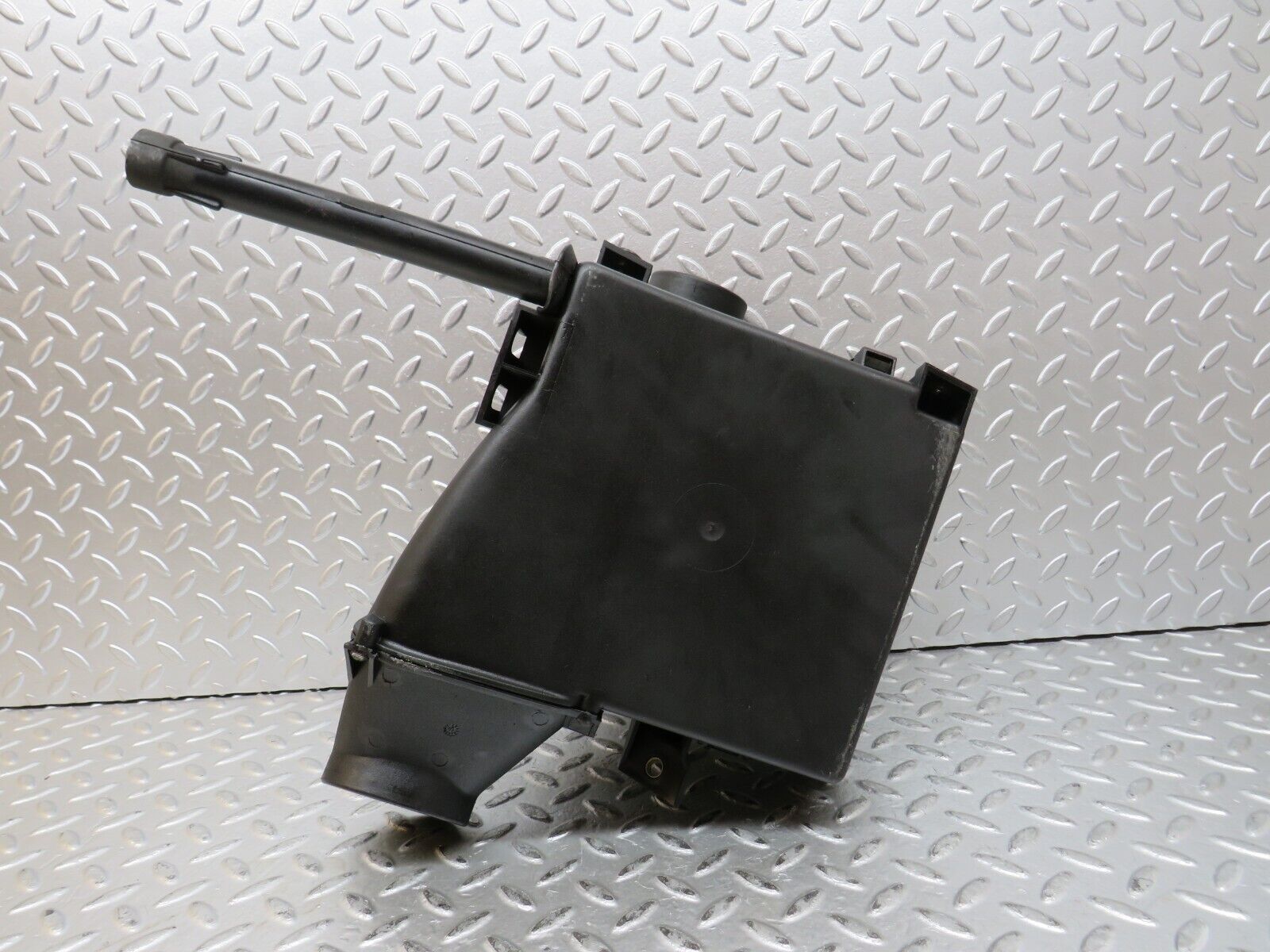 27780 Mercedes-Benz S124 300TE Wagon Air Filter Housing 6060900001