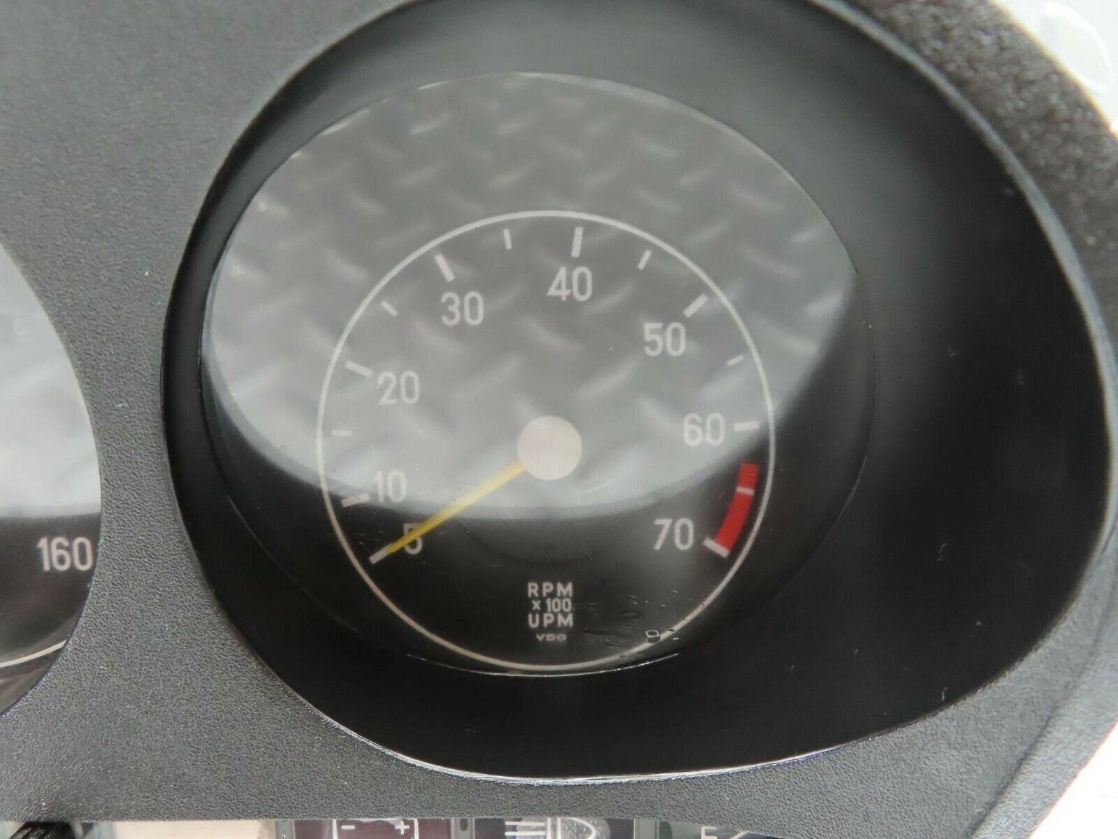 6921 Mercedes-Benz C107 350SLC Coupe Instrument Cluster 1075421001