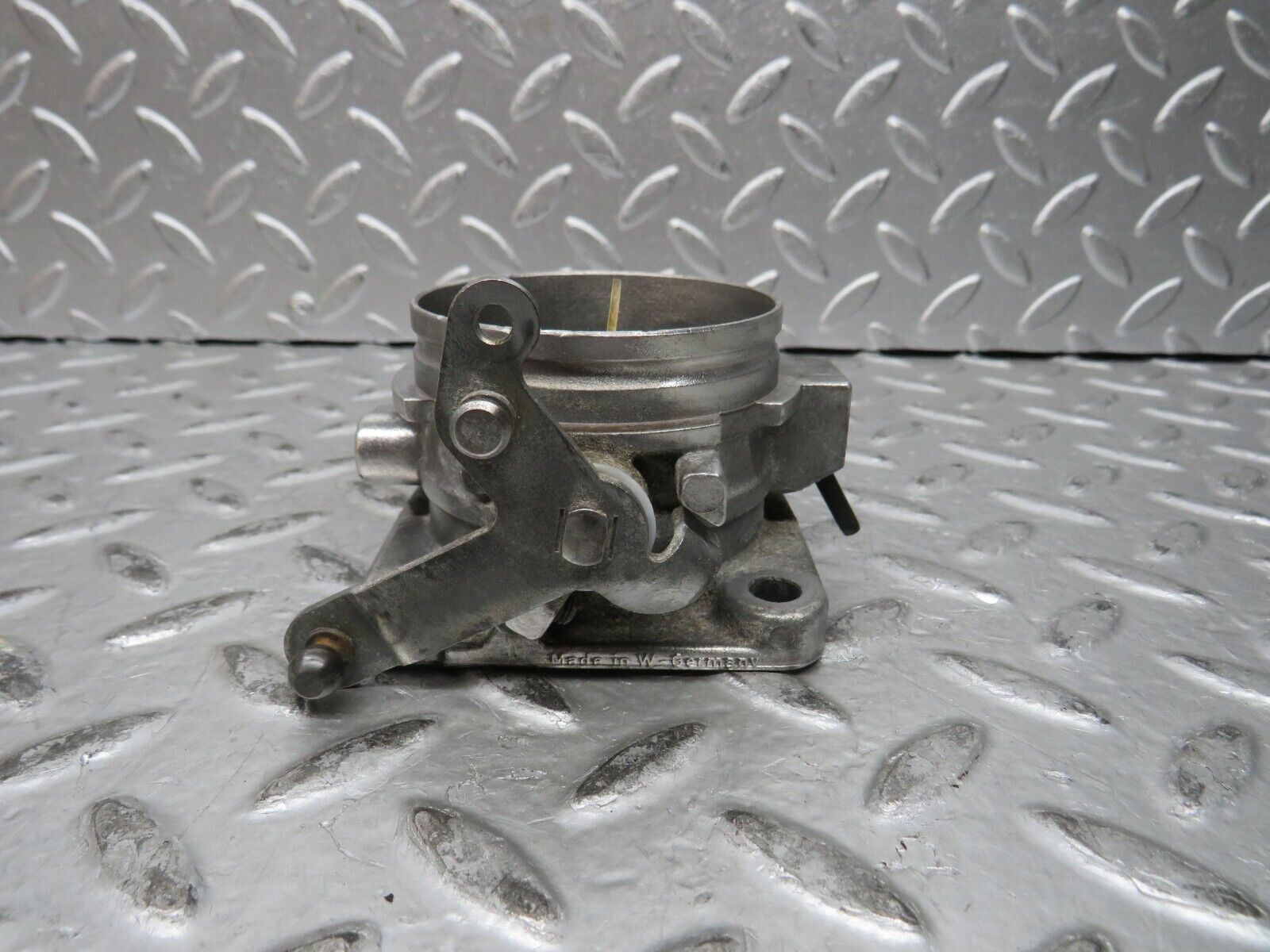 28700 Mercedes-Benz W123 230E Throttle Body Valve 0011402353