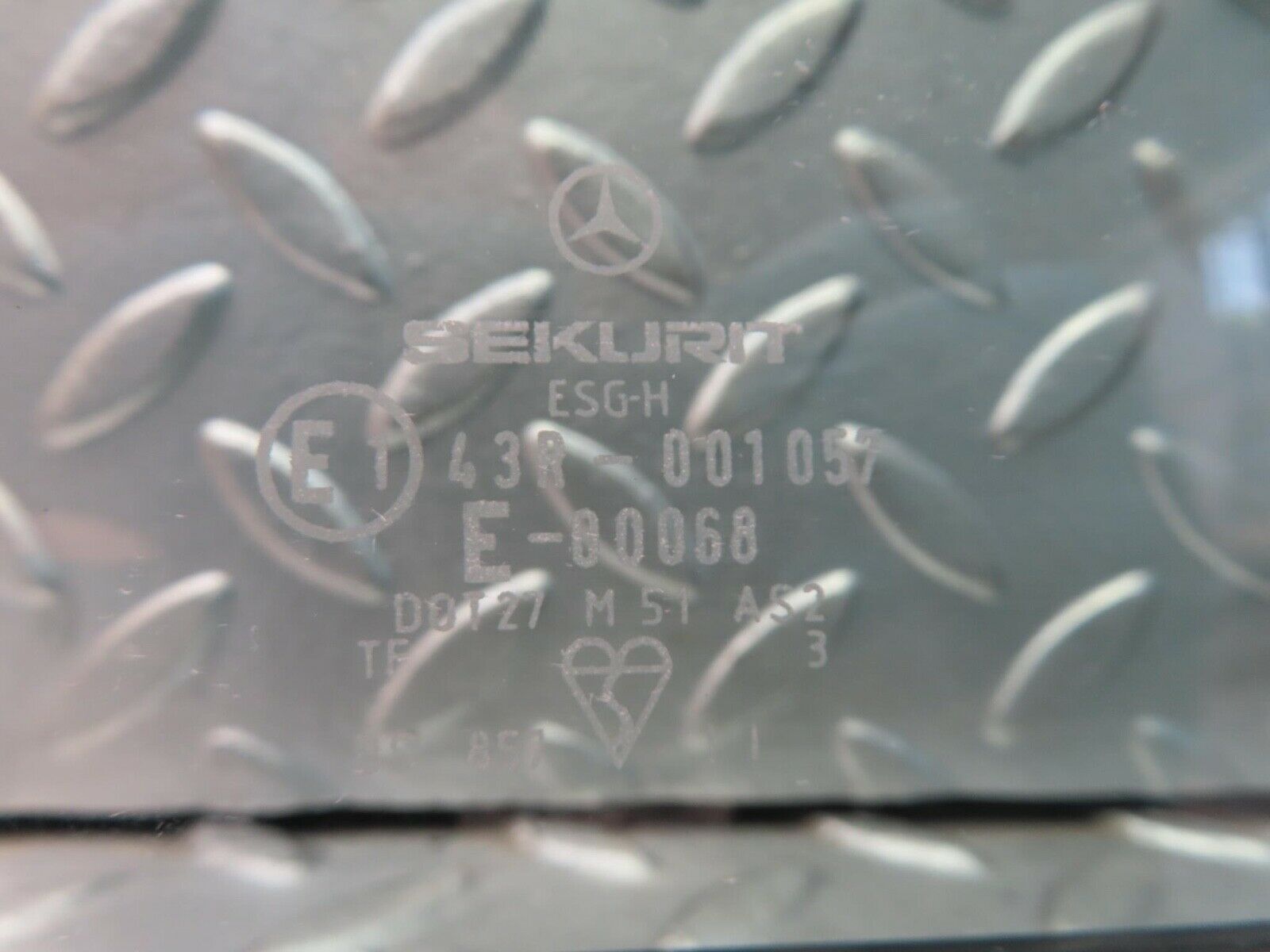 15431 Mercedes-Benz W123 230E Rear Left Quarter Window Glass 1237350124