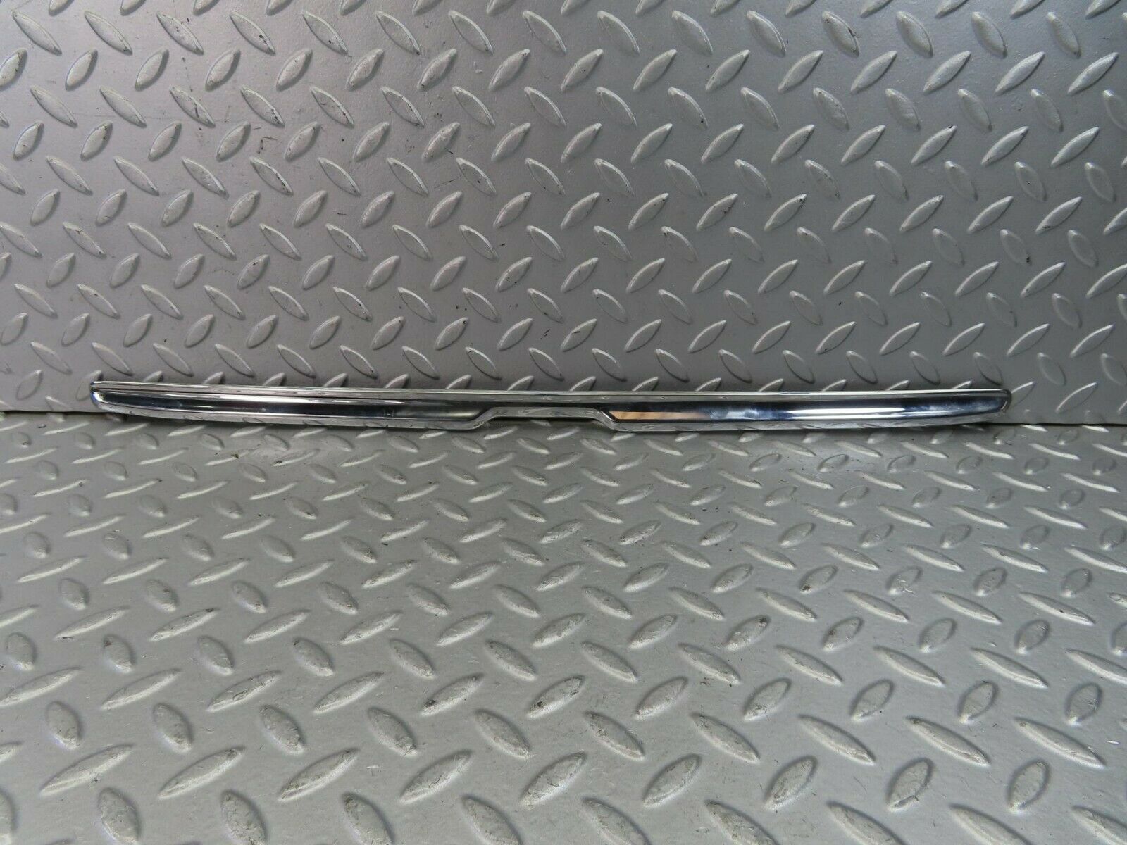 9178 Mercedes-Benz W116 Boot Boot Trunk Handle Bar Chrome 1167580102