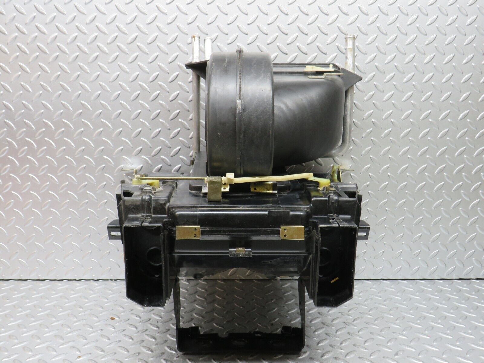 28122 Mercedes-Benz W123 280E Heater Box Blower Housing Behr 1238300008