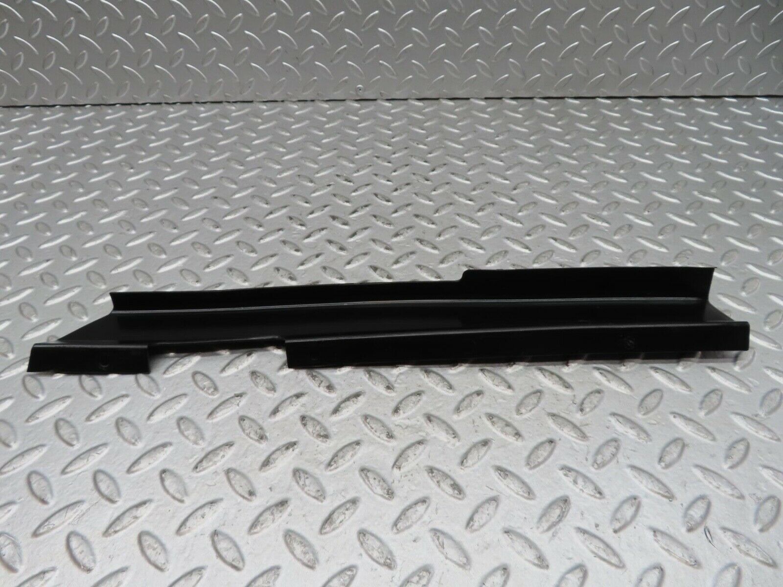 15866 Mercedes-Benz W123 280E Front Right Cable Channel Cover