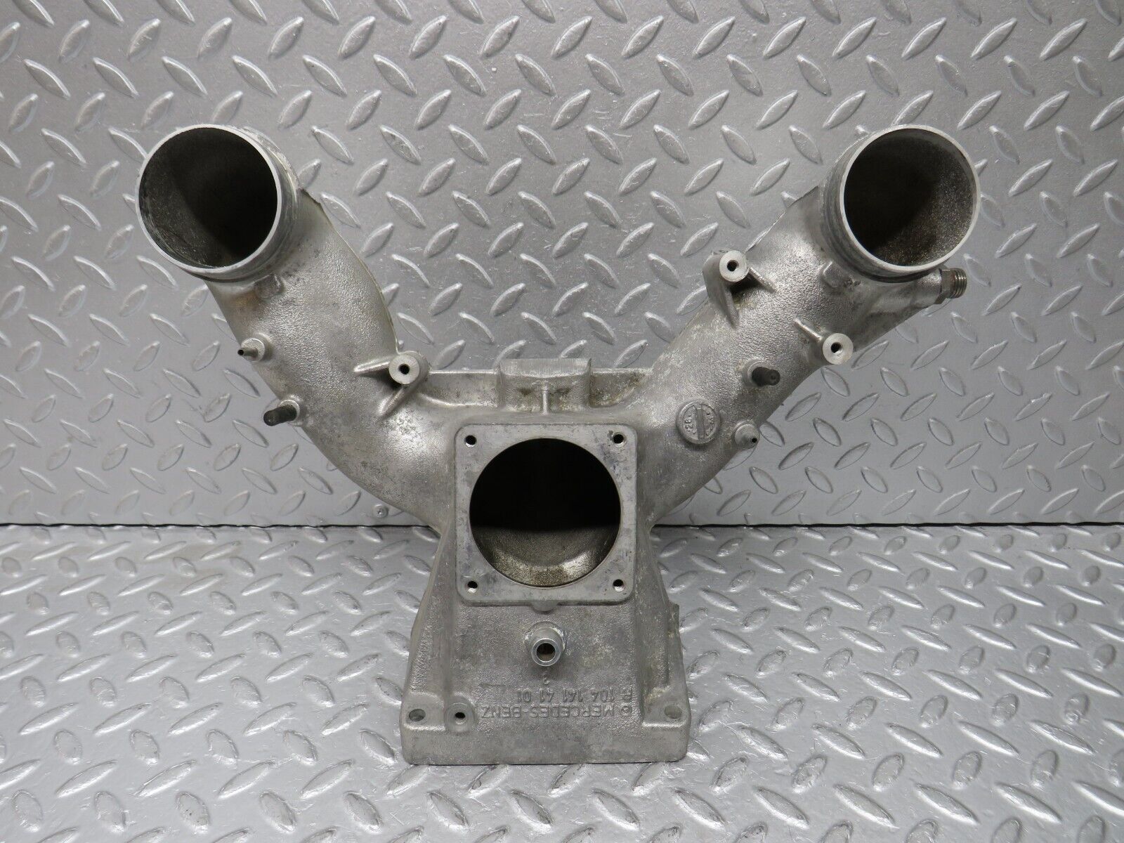 38165 Mercedes-Benz A124 320E Cabriolet Air Intake Manifold 1041414101