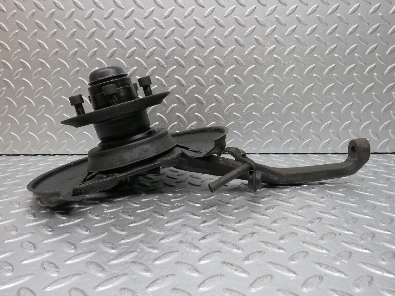 0381 Mercedes-Benz W108 280SE Complete Wheel Hub Front Left