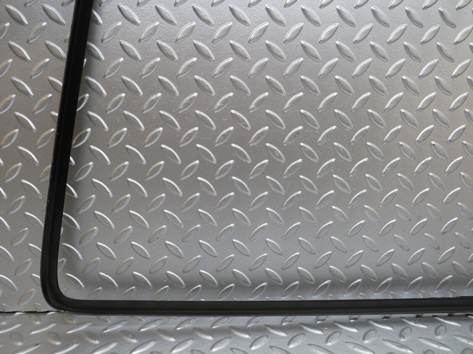 27823 Mercedes-Benz S124 300TE Wagon Tailgate Windscreen Frame