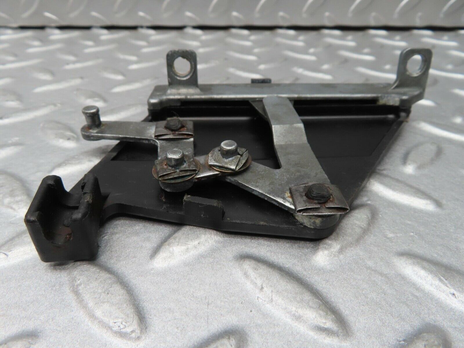 16733 Mercedes-Benz C107 380SLC Air Vent Control Lever Right 1078300485