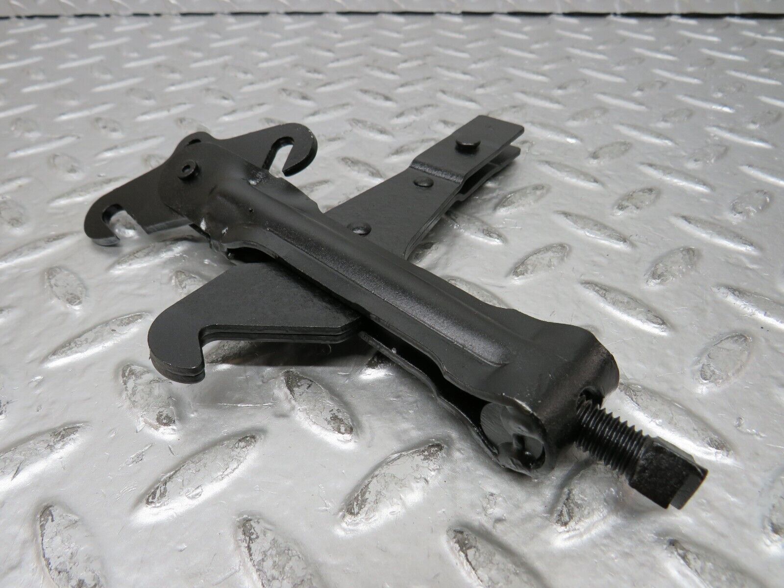 26999 Mercedes-Benz W123 240D Handbrake Regulator