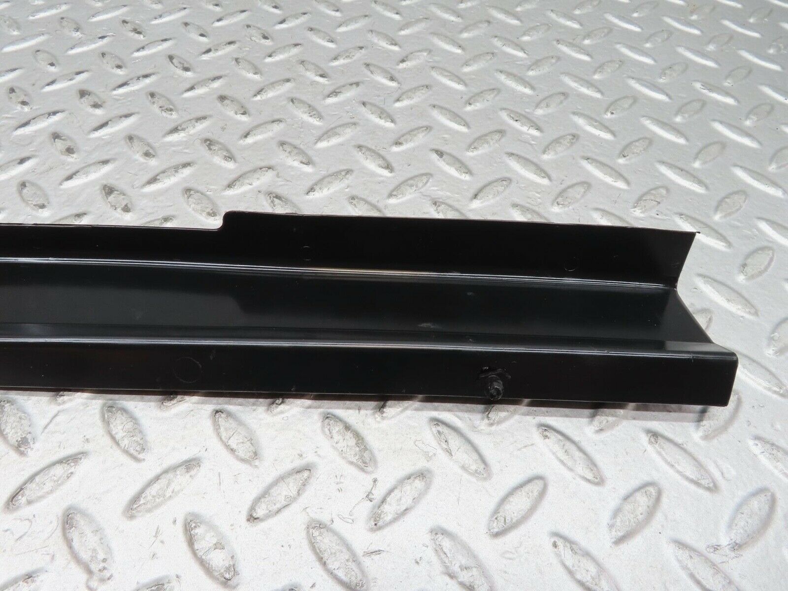 15866 Mercedes-Benz W123 280E Front Right Cable Channel Cover