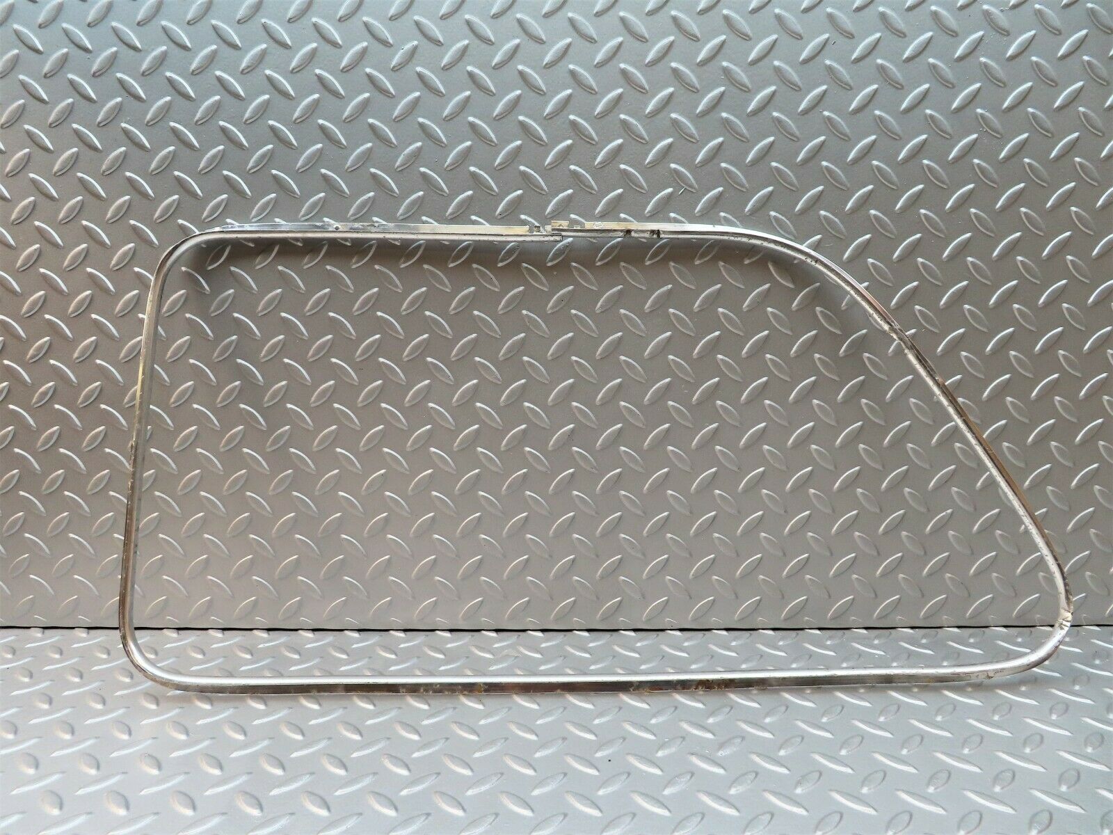 2048 Mercedes-Benz W105 219 PONTON Front Left Door Chrome Trim