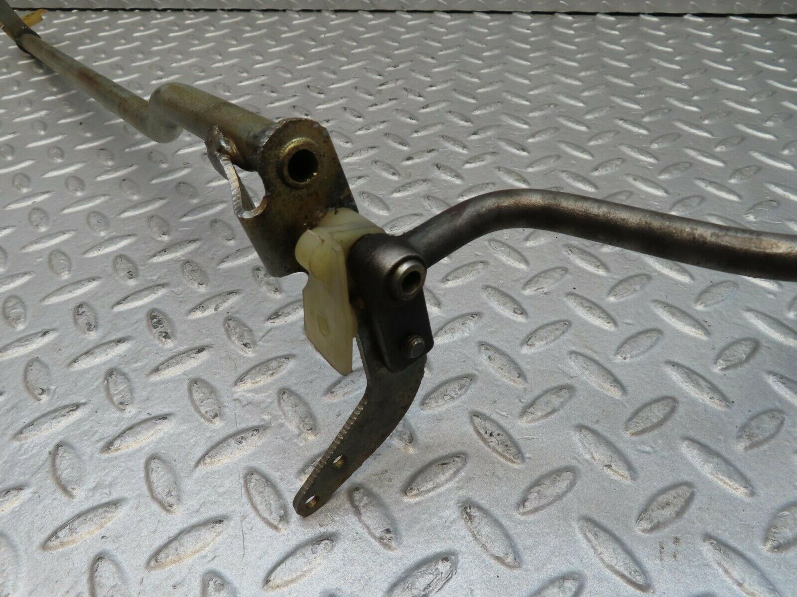 16597 Mercedes-Benz C107 380SLC Accelerator Pedal Linkage