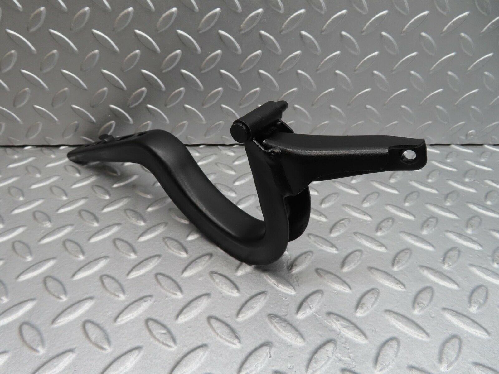 15993 Mercedes-Benz W123 280E Trunk Hinge Left Side 1237500187