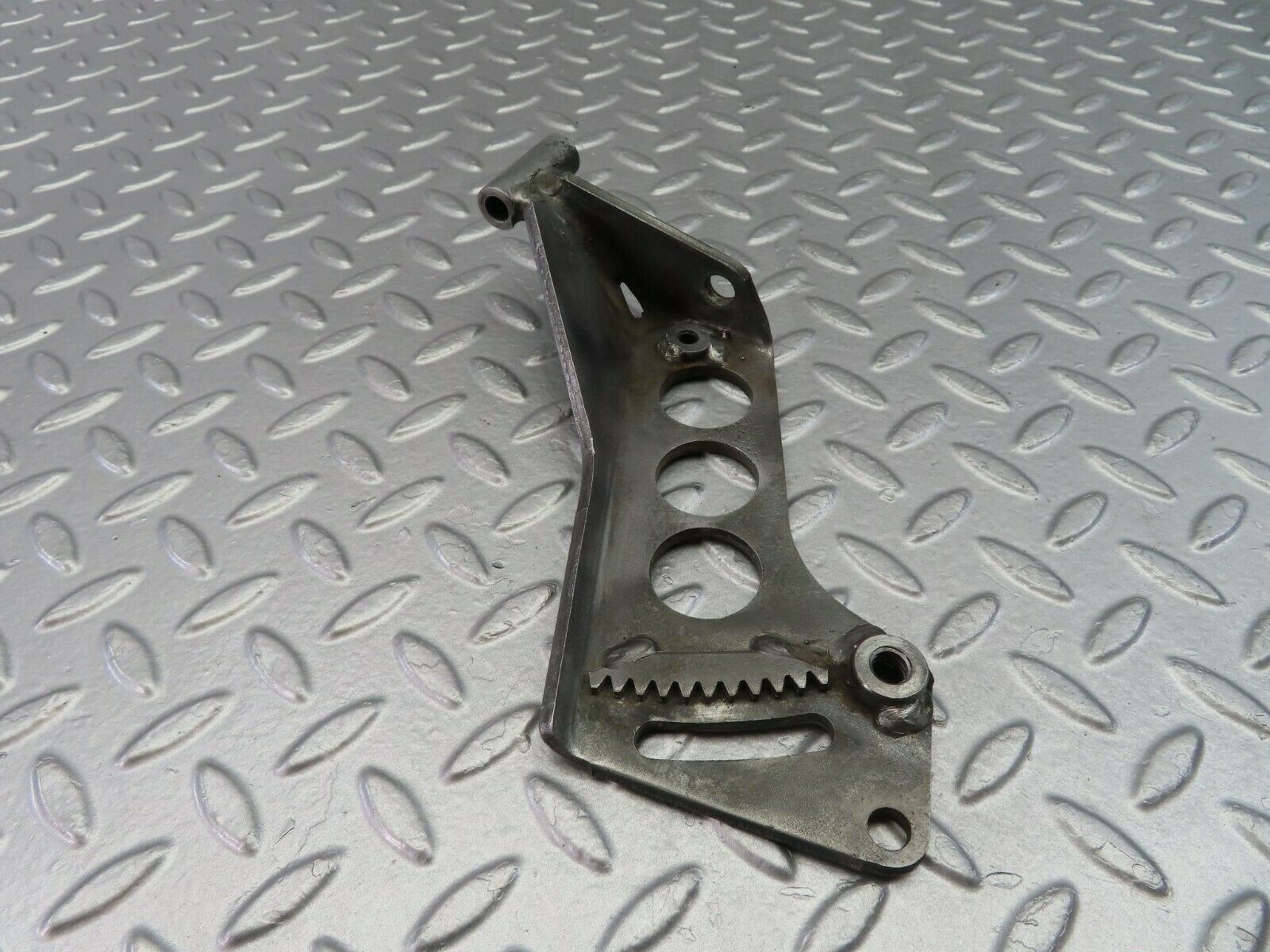 9855 Mercedes-Benz C123 280CE Coupe Power Steering Pump Bracket