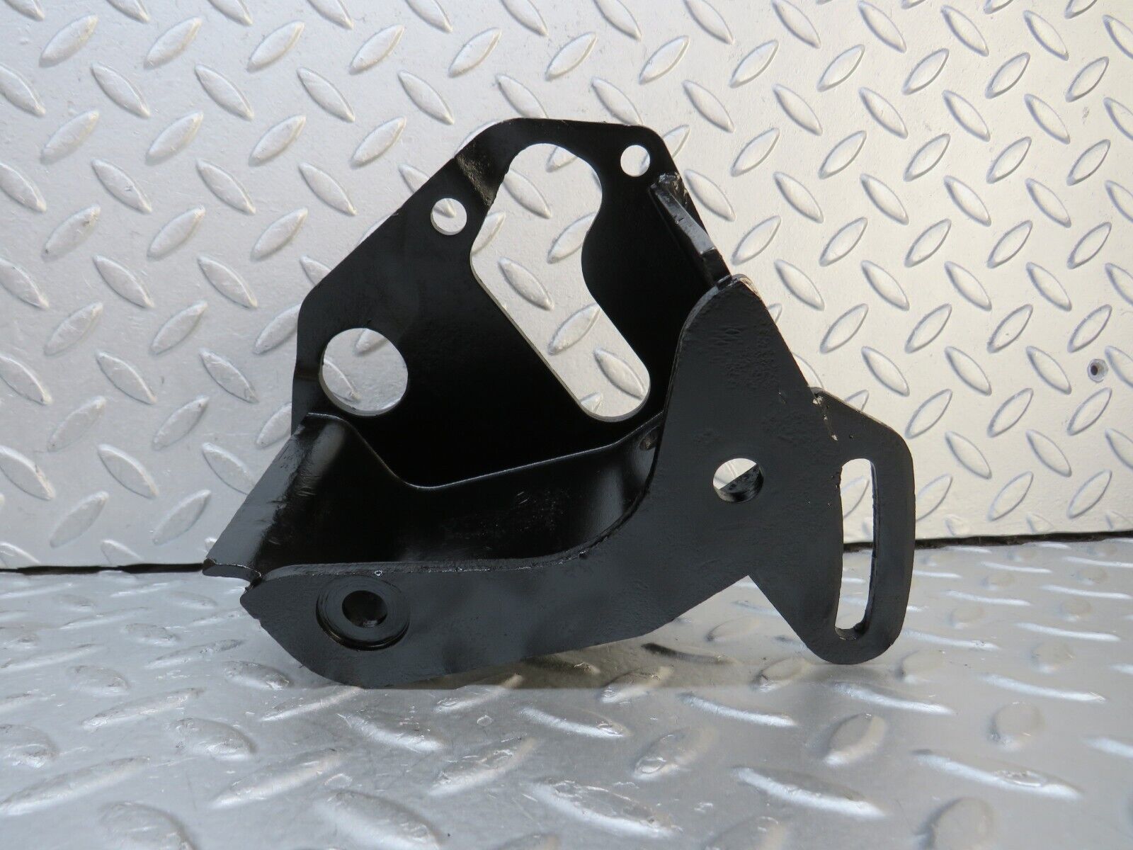 37657 Mercedes-Benz W109 300SEL Power Steering Pump Bracket