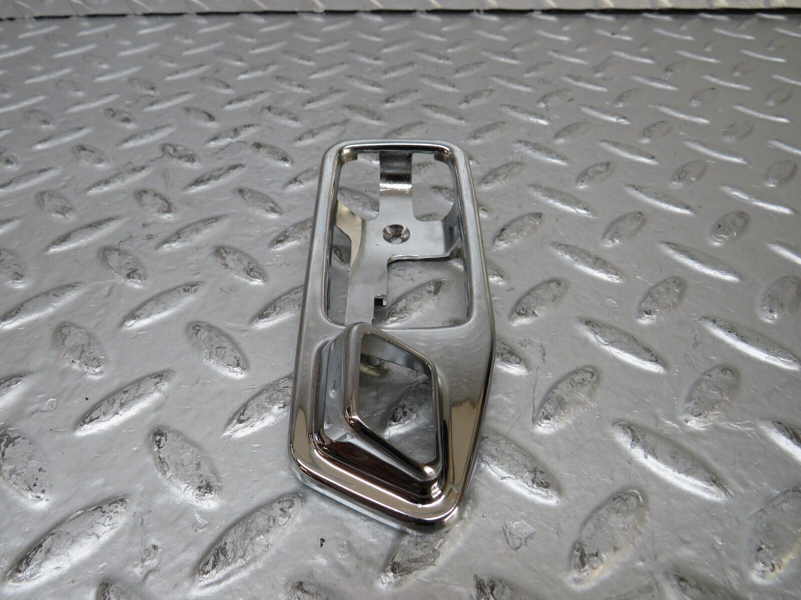 26073 Mercedes-Benz W116 450SE Chrome Frame For Door Handle Left 1167660111