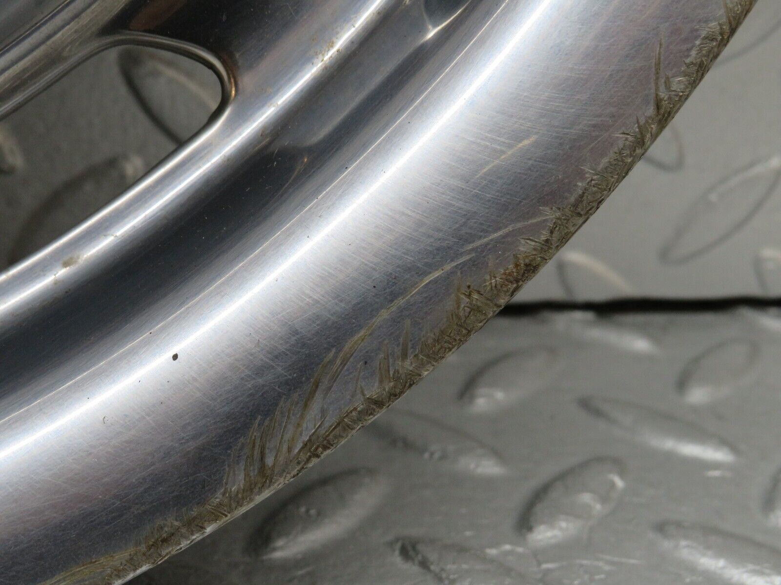 37467 Mercedes-Benz W109 300SEL Wheel Hub Cap 14"