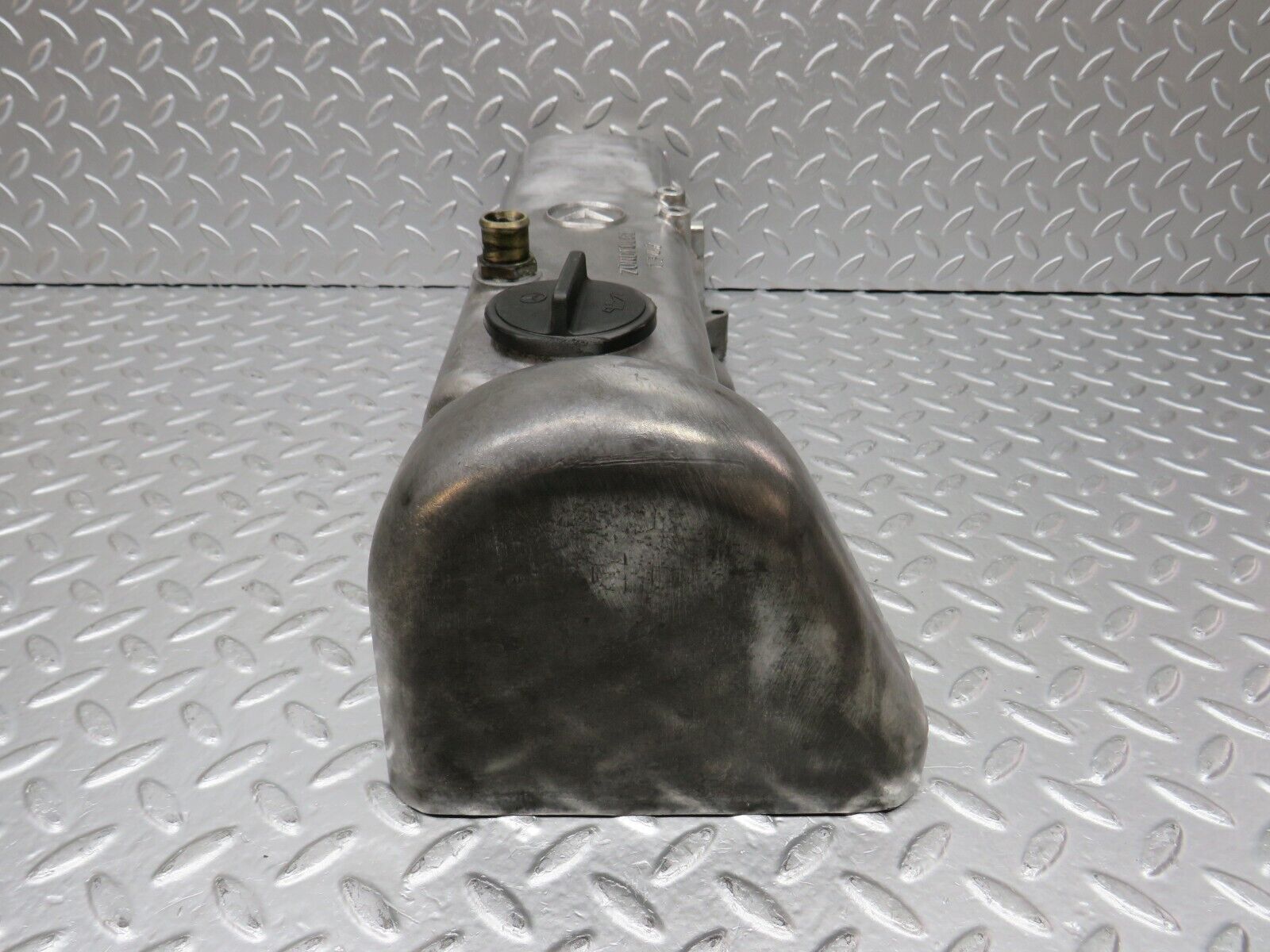 31134 Mercedes-Benz W123 200D Rocker Cover