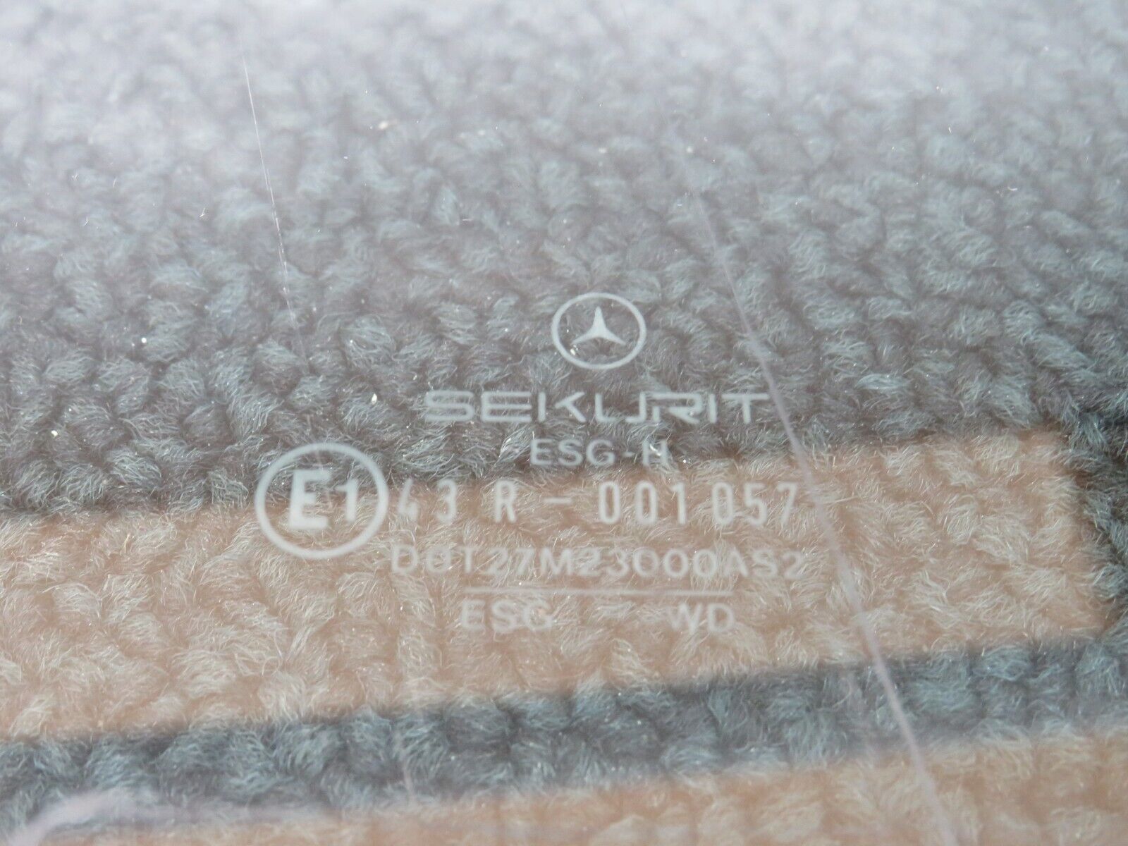 25147 Mercedes-Benz W201 190D Front Right Door Window Glass