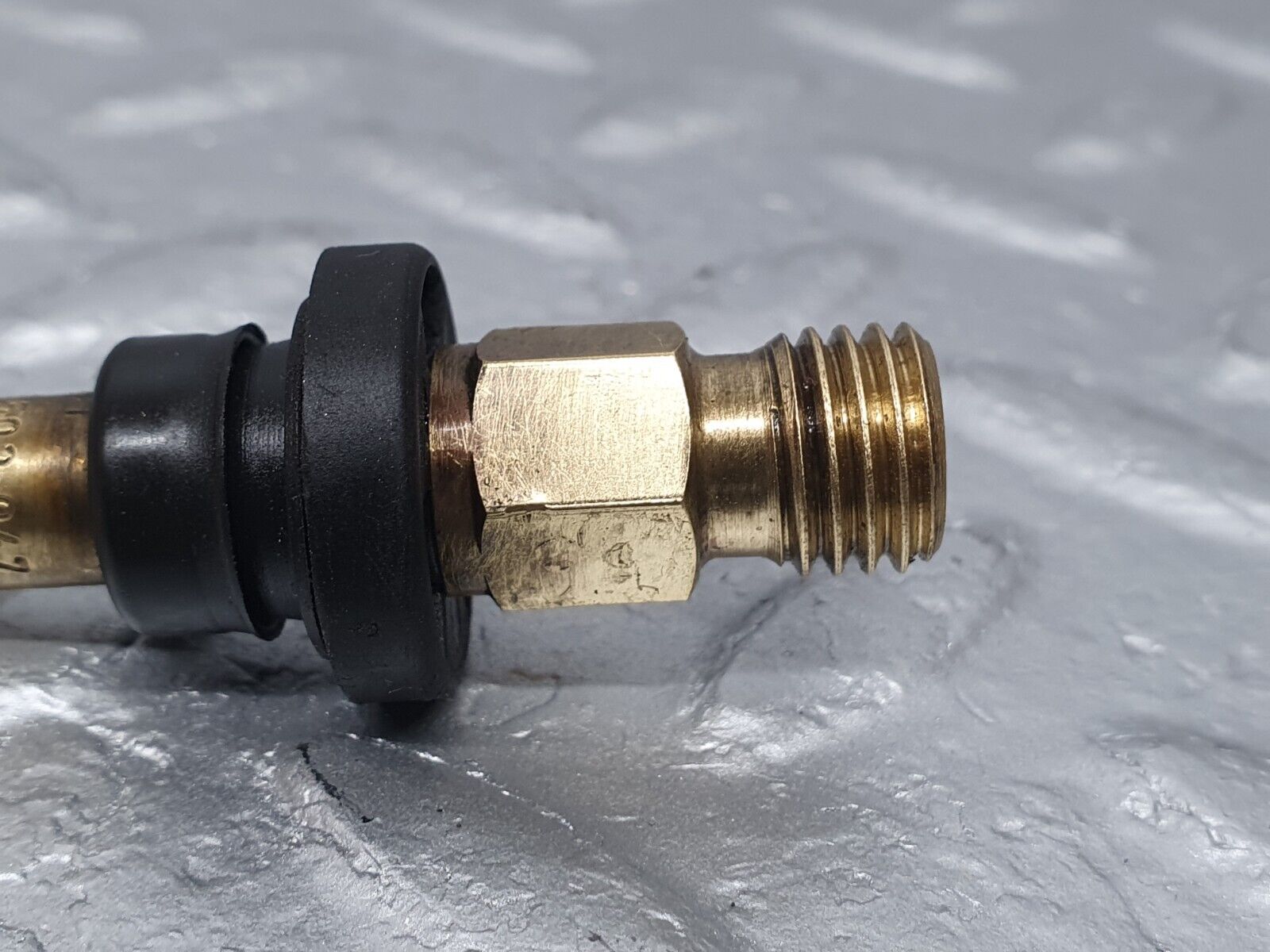 41036 Mercedes-Benz W126 300SE Fuel Injector Bosch 0000785623 0437502047