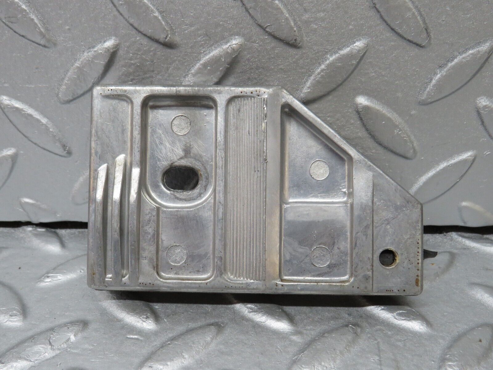 36885 Mercedes-Benz C126 420SEC Coupe Door Window Guide Bracket 1267250632