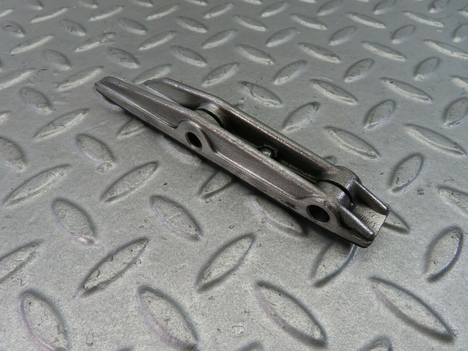 8052 Mercedes-Benz W115 220D Timing Chain Guide Rail