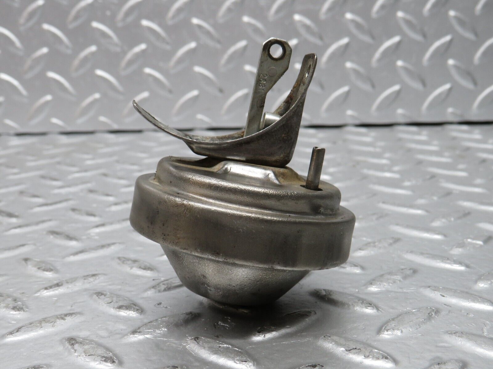 32062 Mercedes-Benz W123 230E Ignition Distributor Vacuum Control Valve