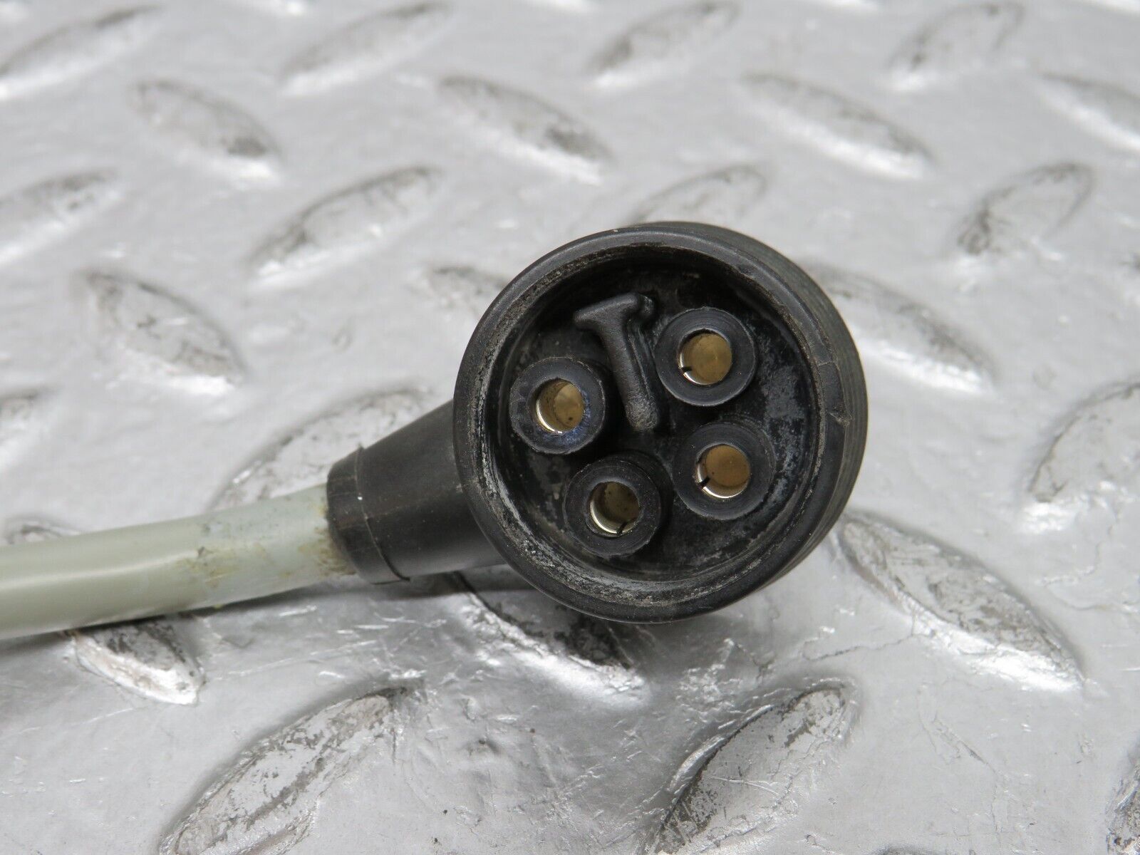 29731 Mercedes-Benz W123 230E Ignition Control Unit Wire 9961811