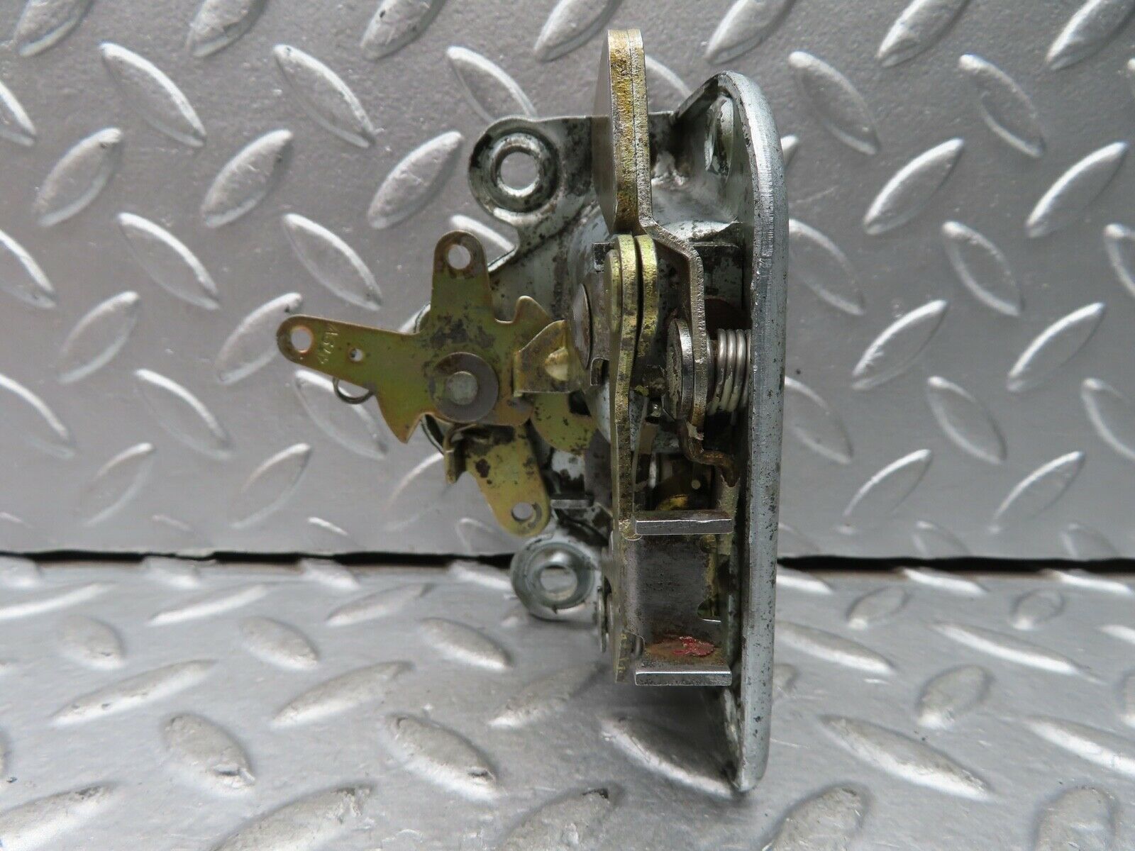 20981 Mercedes-Benz W114 250CE Coupe Left Door Lock Mechanism