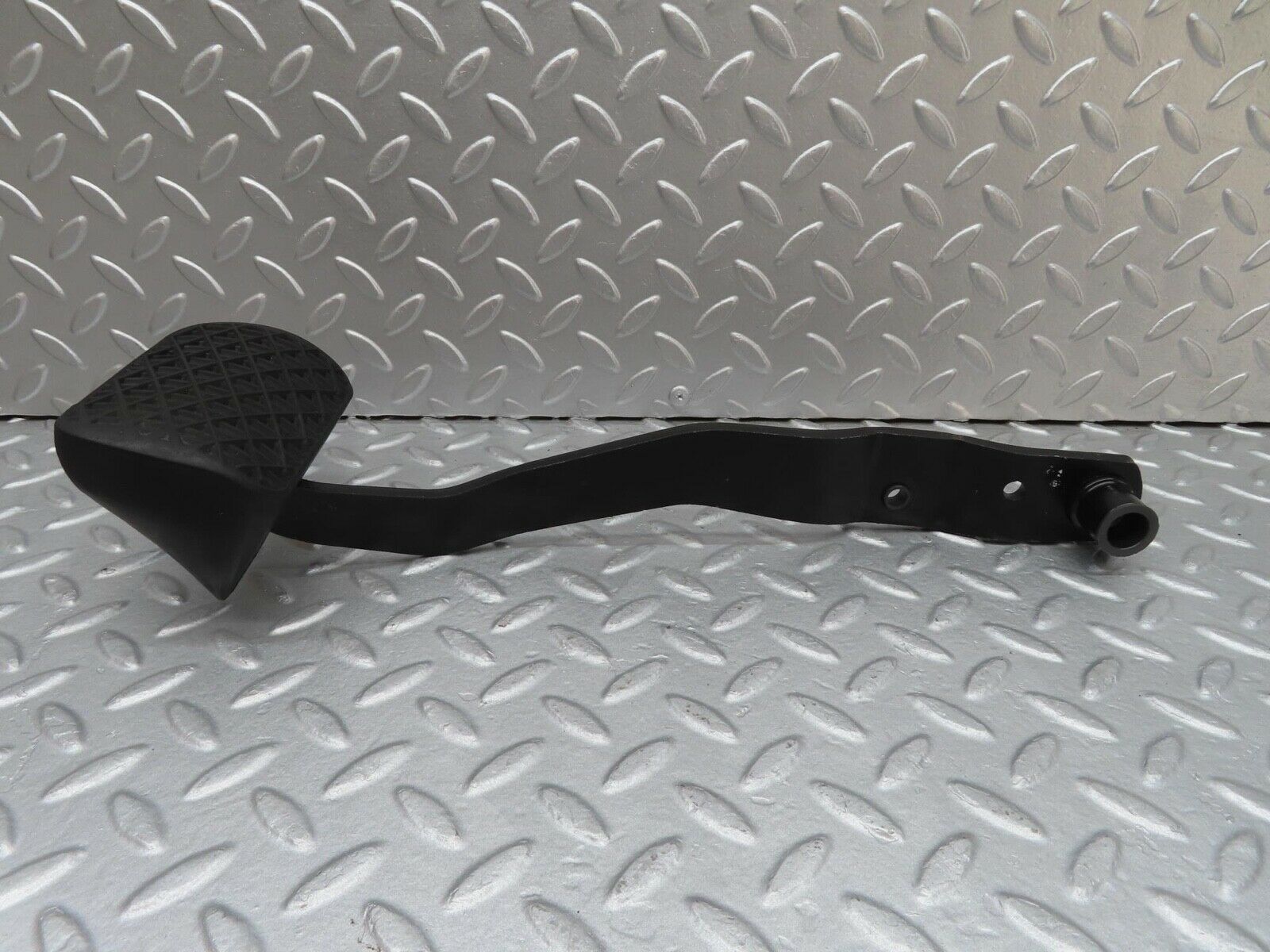 16011 Mercedes-Benz W123 280E Brake Pedal With Rubber 1232910082