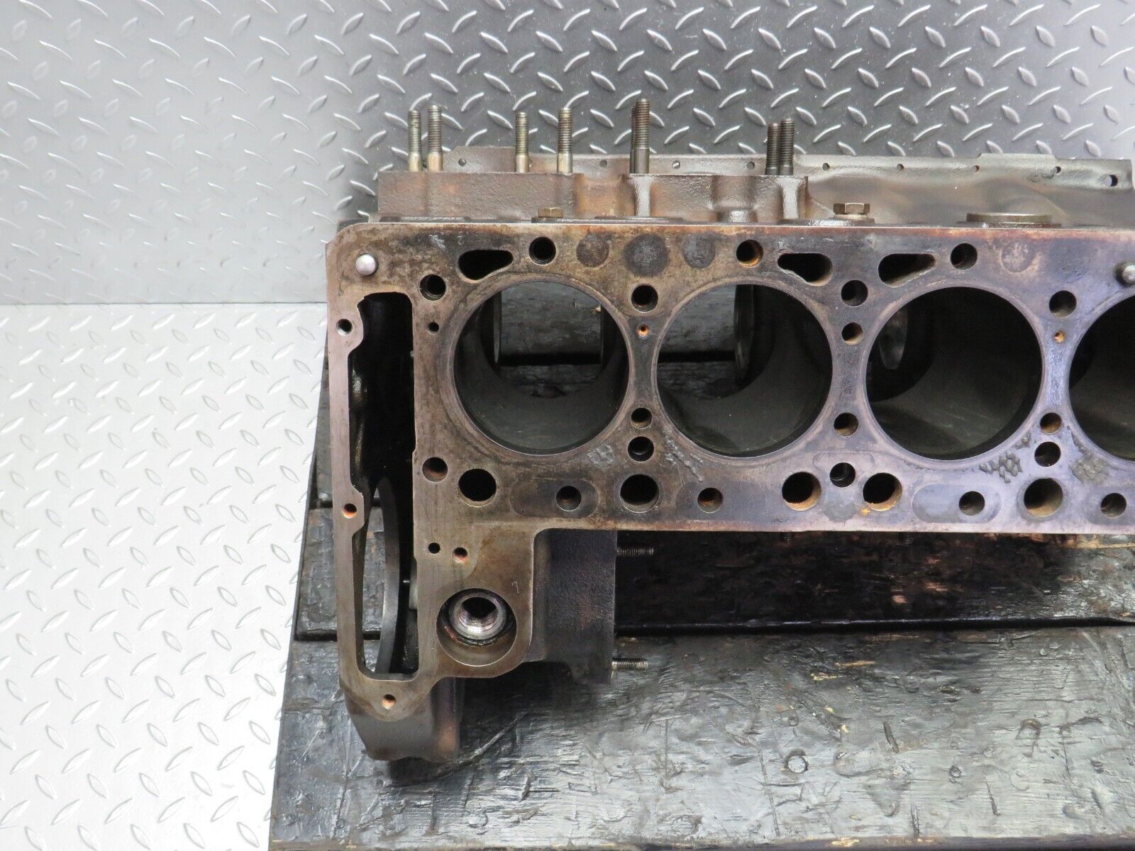 31170 Mercedes-Benz W123 200D Engine Block OM615.940 6150113001
