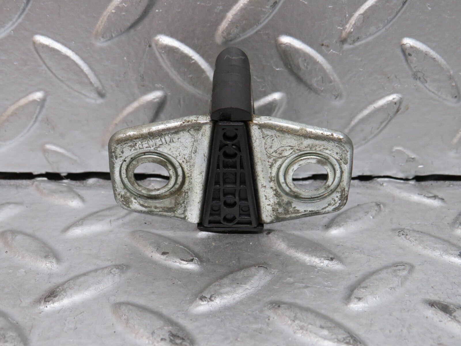 29122 Mercedes-Benz C124 320CE Coupe Door Lock Latch