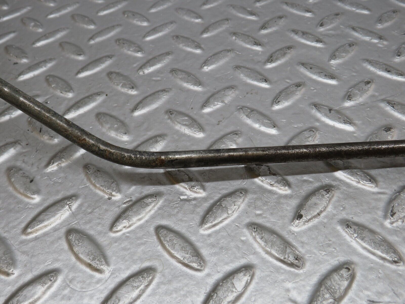 36309 Mercedes-Benz W126 420SE Oil Pipe Line