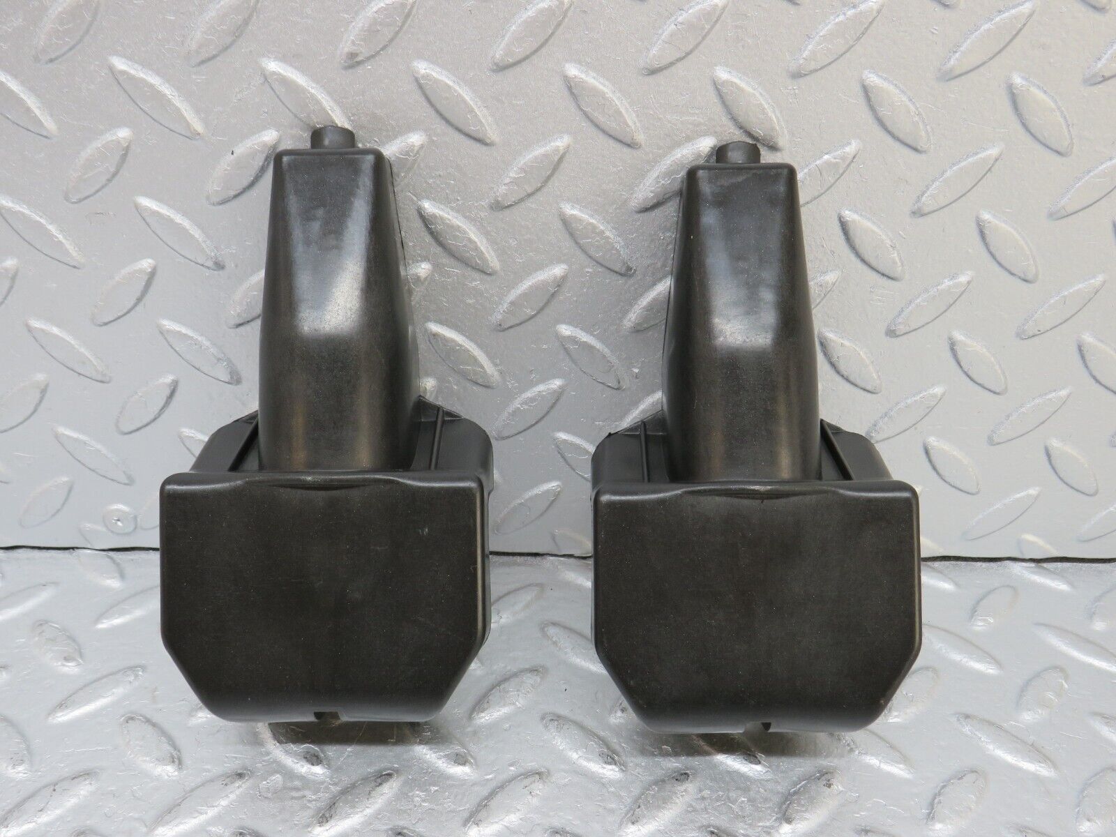 36637 Mercedes-Benz W201 190E 2.0L Rear Door Lock Vacuum Actuator 2x 2018050590