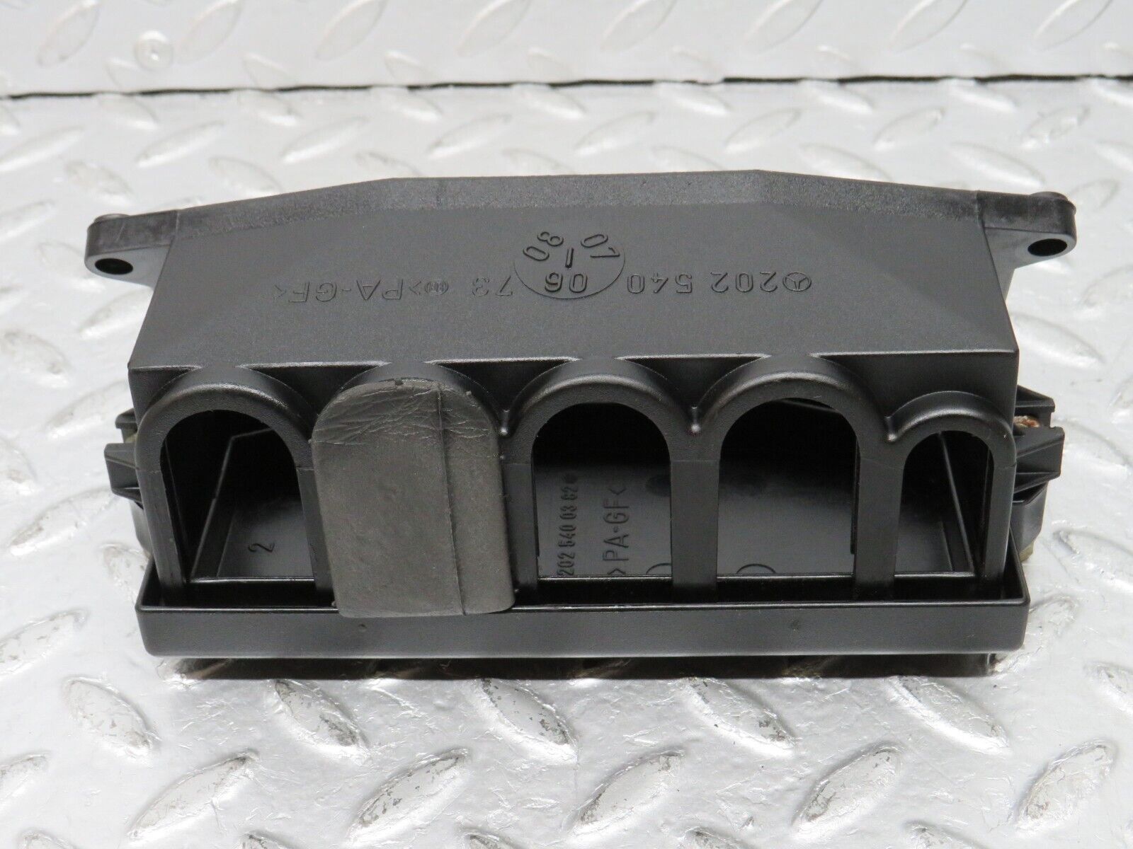 33410 Mercedes-Benz W202 C180 Grommet Rail Bracket 2025400673