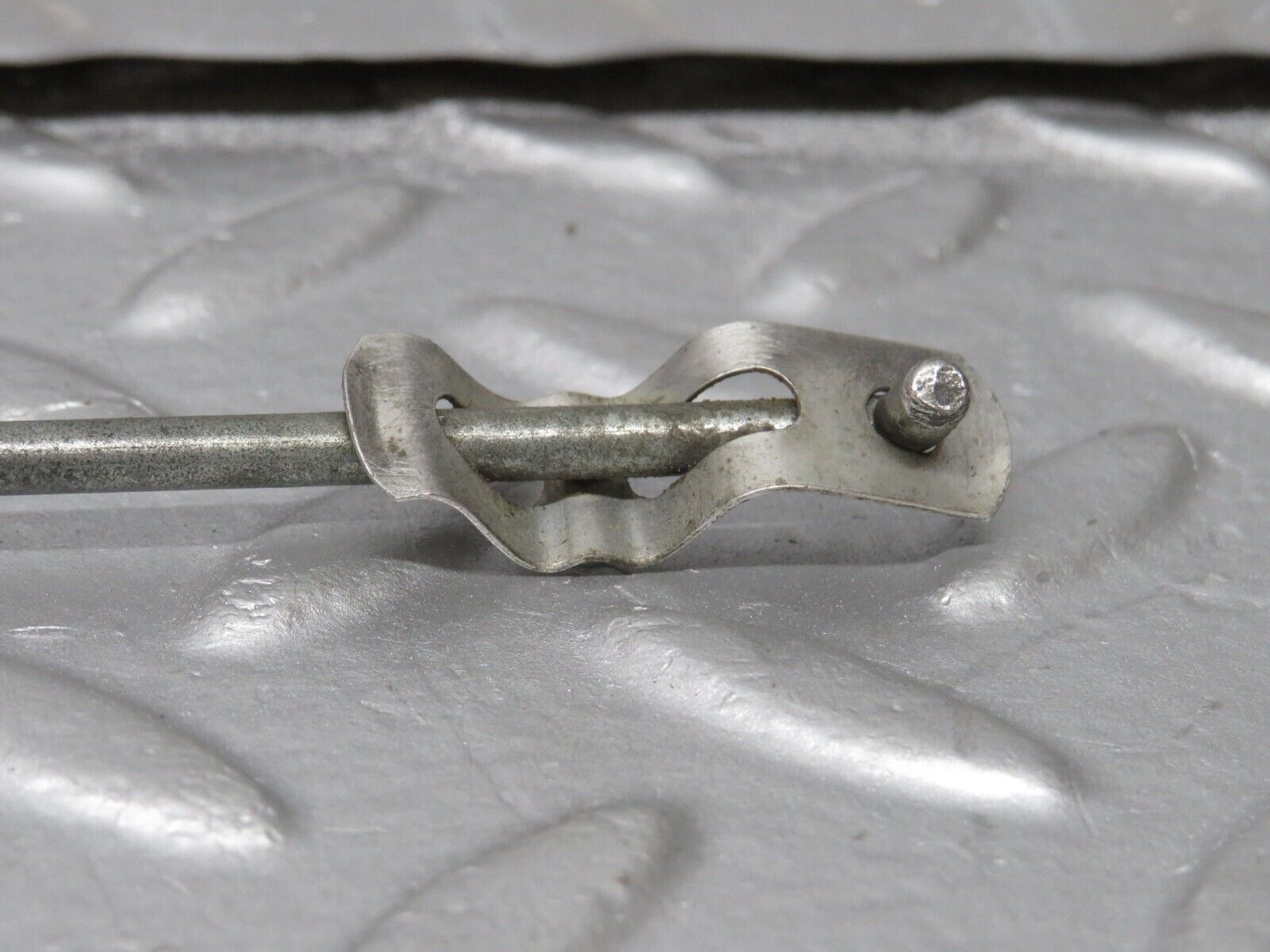 40456 Mercedes-Benz W110 230 Front Door Lock Control Bar