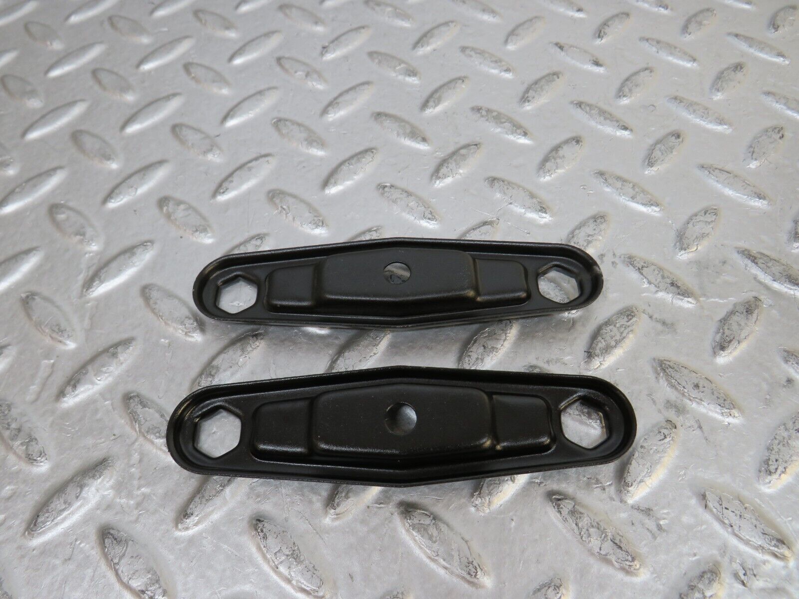 29443 Mercedes-Benz W124 230E Fuel Injector Bracket