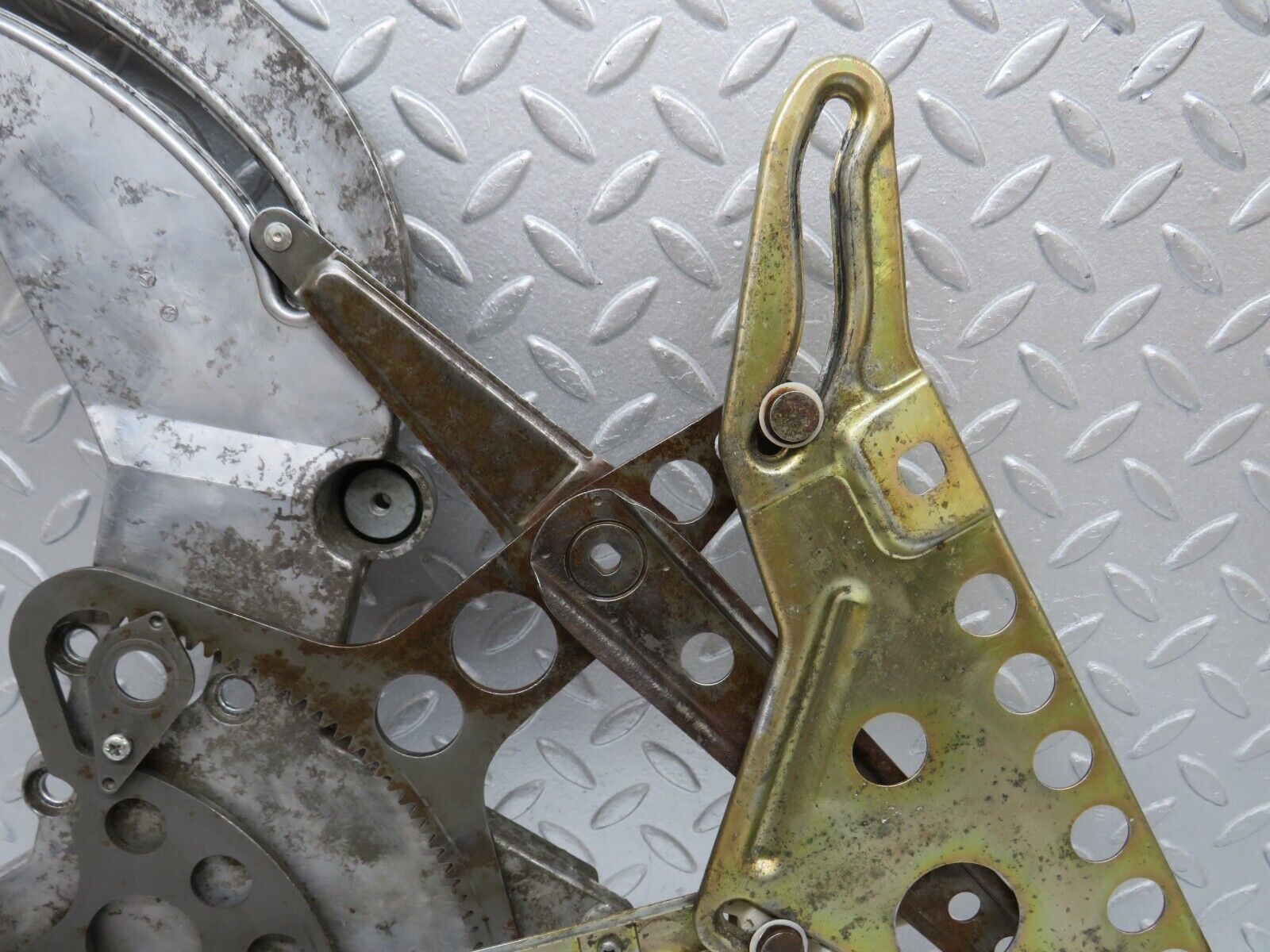 37122 Mercedes-Benz C126 420SEC Coupe Rear Right Window Regulator Mechanism