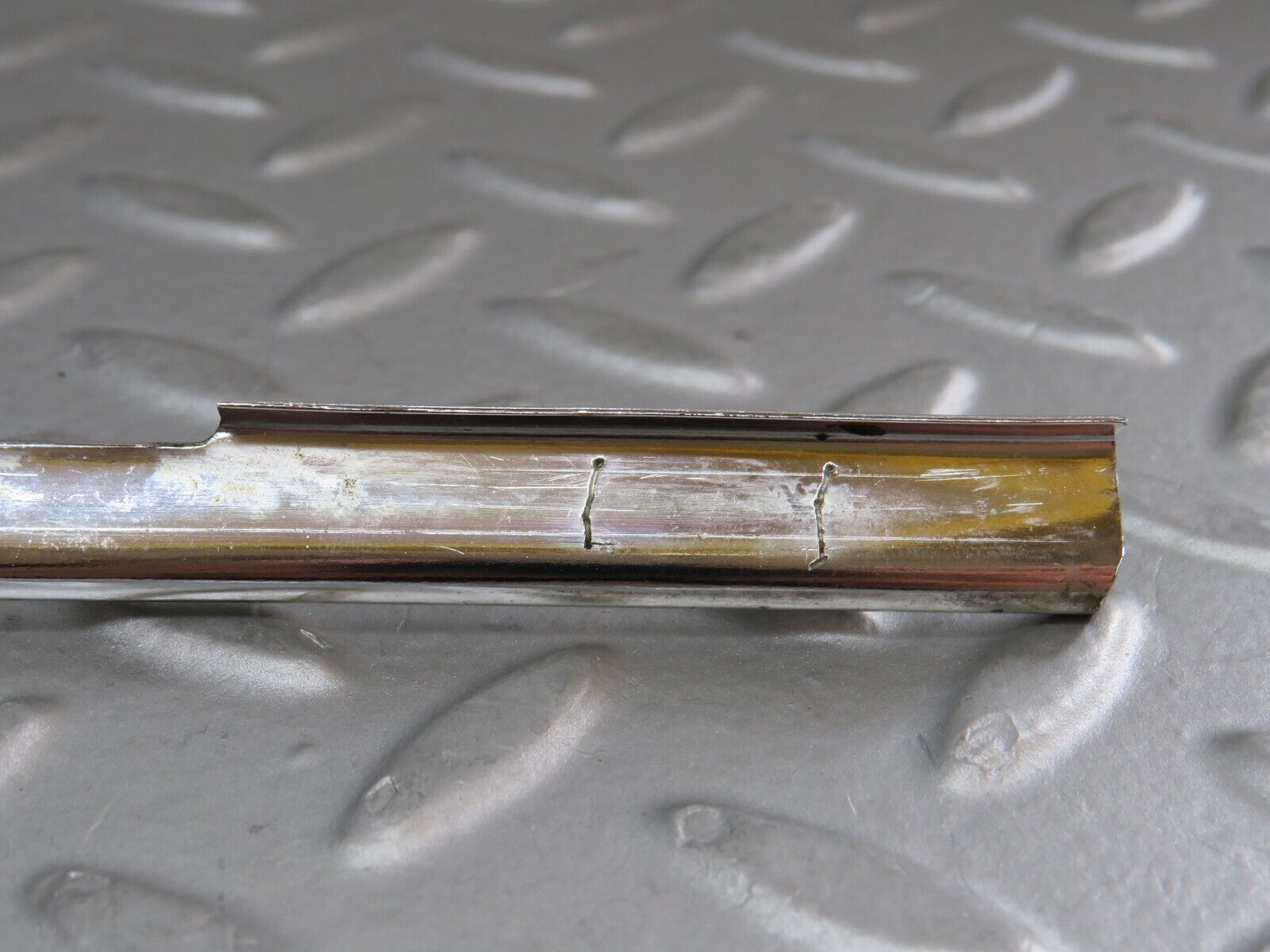 35868 Mercedes-Benz W108 Front Right Door Chrome Trim Pair