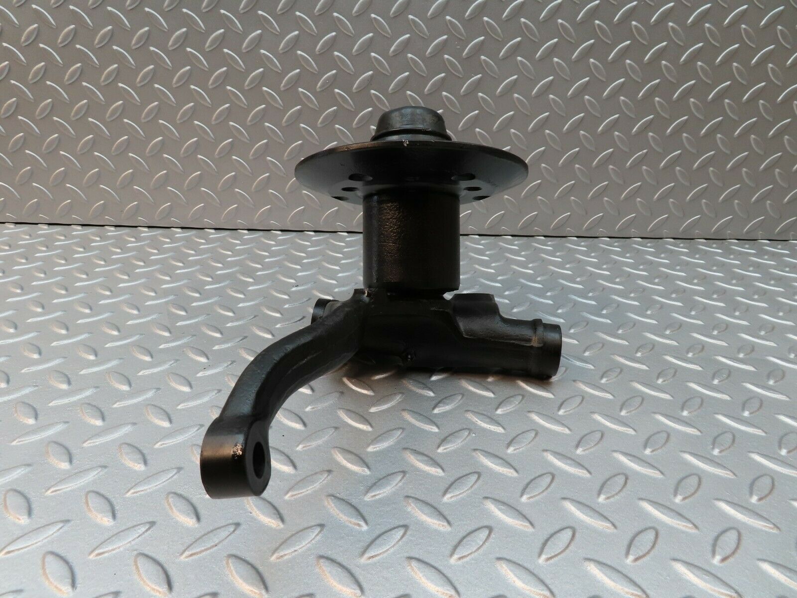 3454 Mercedes-Benz W108 280SE Wheel Hub Front Left